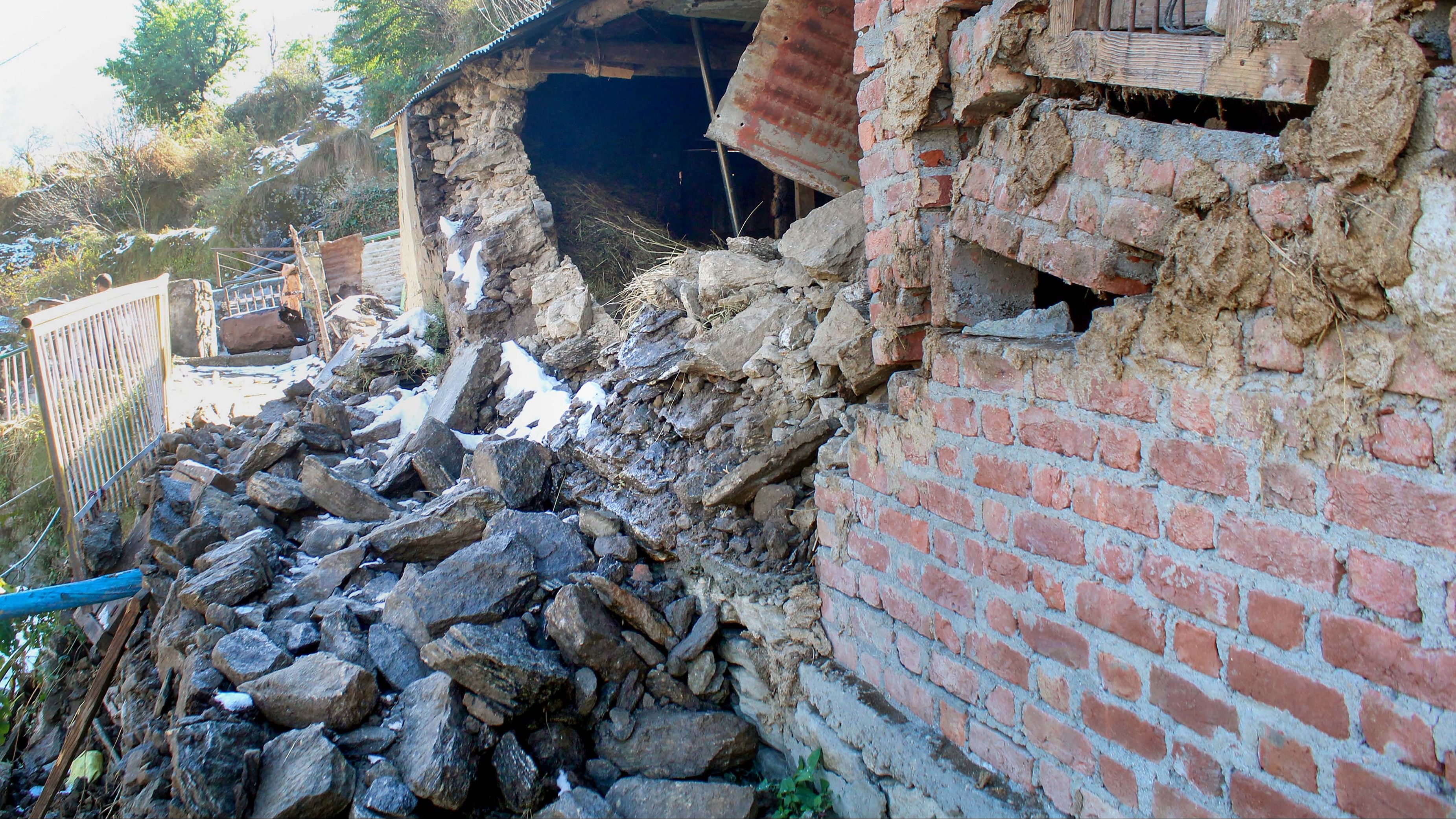 <div class="paragraphs"><p>A damaged house in the land subsidence affected area in Joshimath.&nbsp;</p></div>