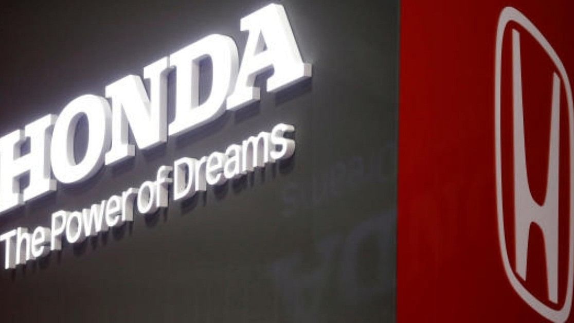 <div class="paragraphs"><p>The Honda logo.</p></div>