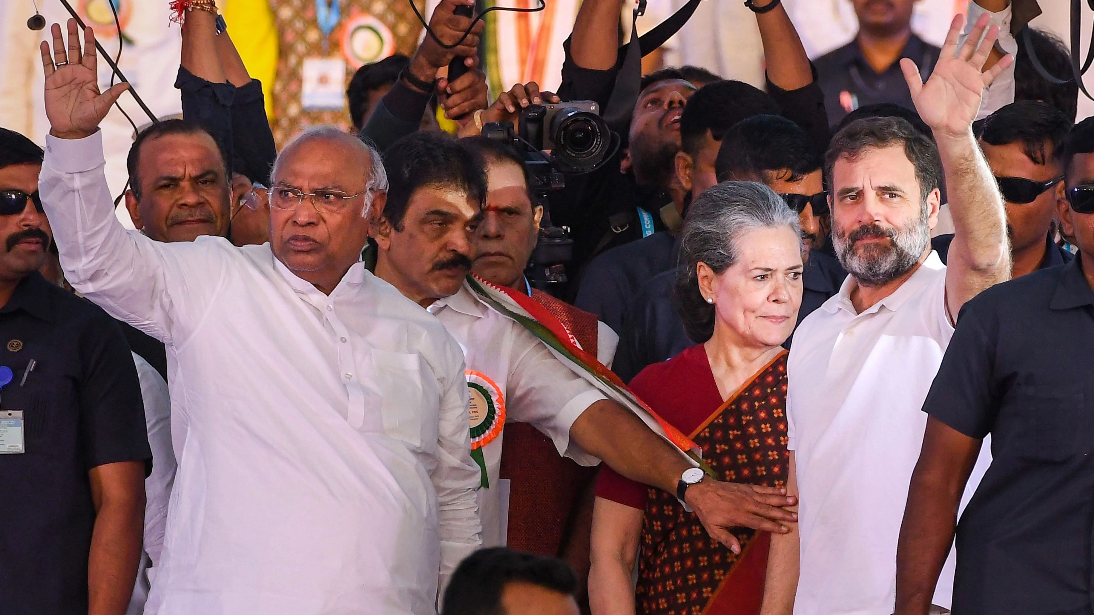 <div class="paragraphs"><p>Hyderabad: Congress President Mallikarjun Kharge, party leaders Sonia Gandhi and Rahul Gandhi during the 'Vijayabheri' public meeting, at Thukuguda on the outskirts of Hyderabad, Sunday, Sept. 17, 2023.</p></div>