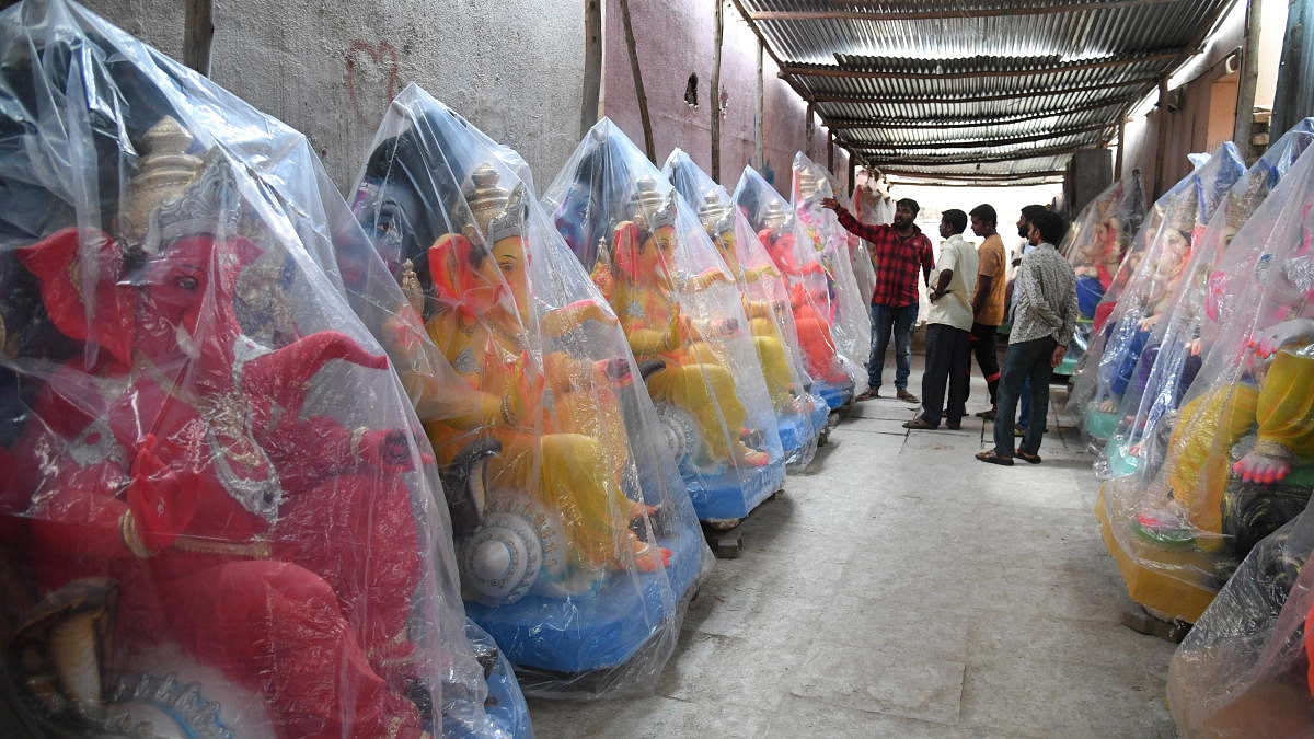 <div class="paragraphs"><p>A few ganesha idols made Plaster of paris seen at VV Puram as Karnataka State Pollution Control Board (KSPCB) forced to complete ban on use of idols made from Plaster of Paris (PoP) to pramote an environment-friendly Ganesha festival in Bengaluru.</p></div>