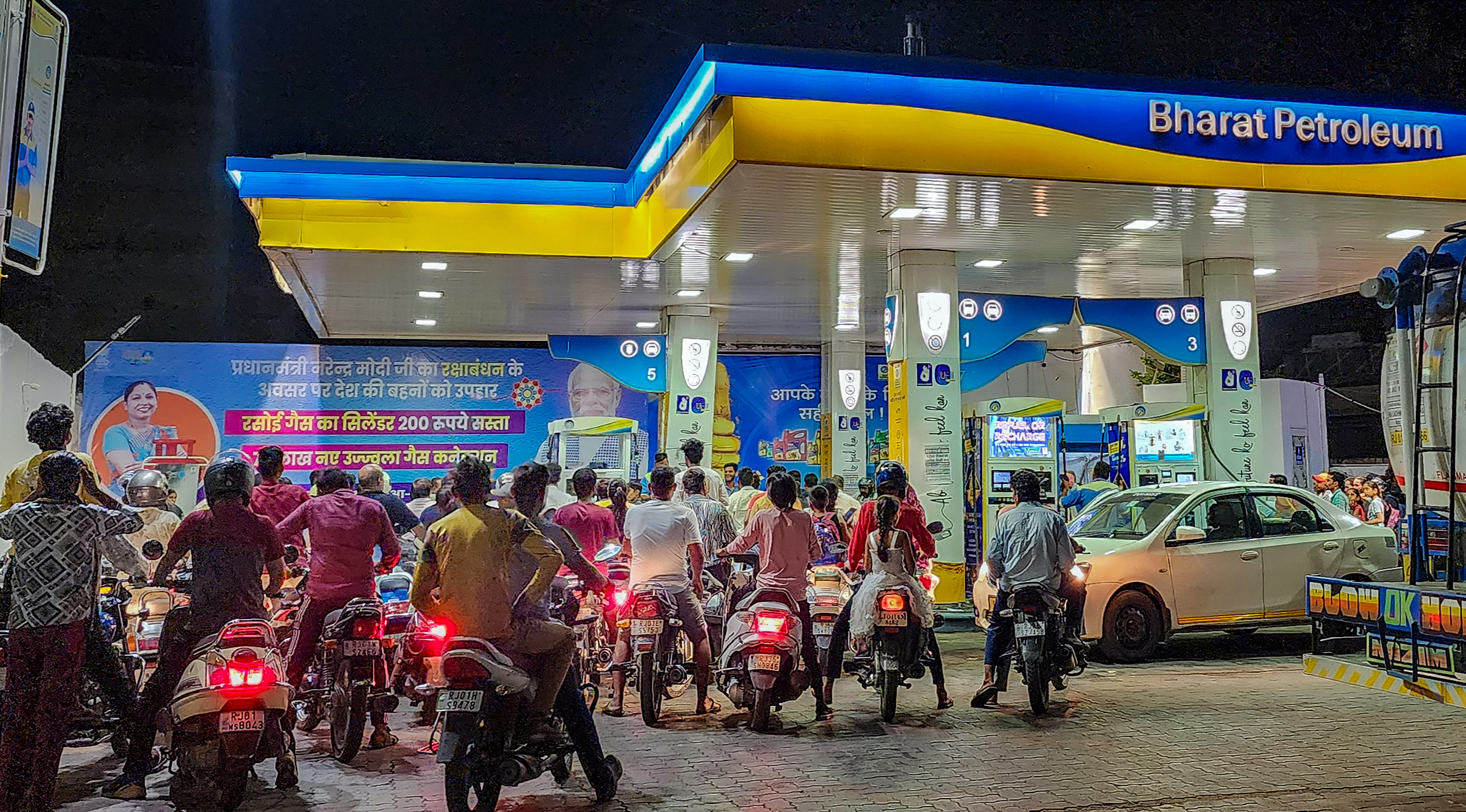 <div class="paragraphs"><p>People at a petrol pump in Rajasthan's Ajmer. (Representative image)</p></div>