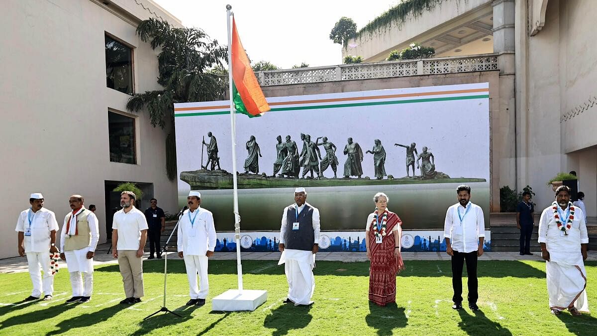 <div class="paragraphs"><p>Congress President Mallikarjun Kharge, former president Sonia Gandhi, party leader Rahul Gandhi and other leaders during a flag hoisting ceremony, at CWC meeting in Hyderabad, Saturday, Sept. 16, 2023.</p></div>