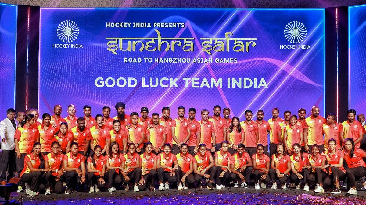 <div class="paragraphs"><p>Indian men's and women's hockey teams for the Asian Games 2023 pose for photographs during a special send-off ceremony titled 'Sunehra Safar', in Bengaluru.</p></div>