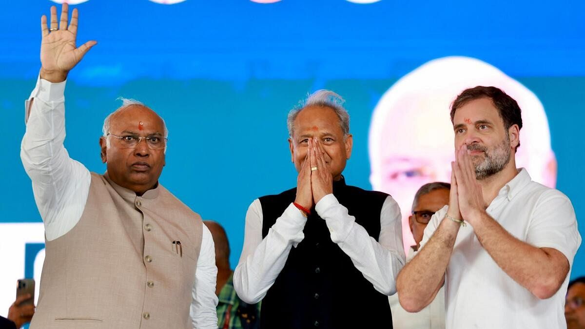 <div class="paragraphs"><p>Rajasthan Chief Minister Ashok Gehlot, Congress President Mallikarjun Kharge and party leader Rahul Gandhi during a public meeting in Jaipur.</p></div>