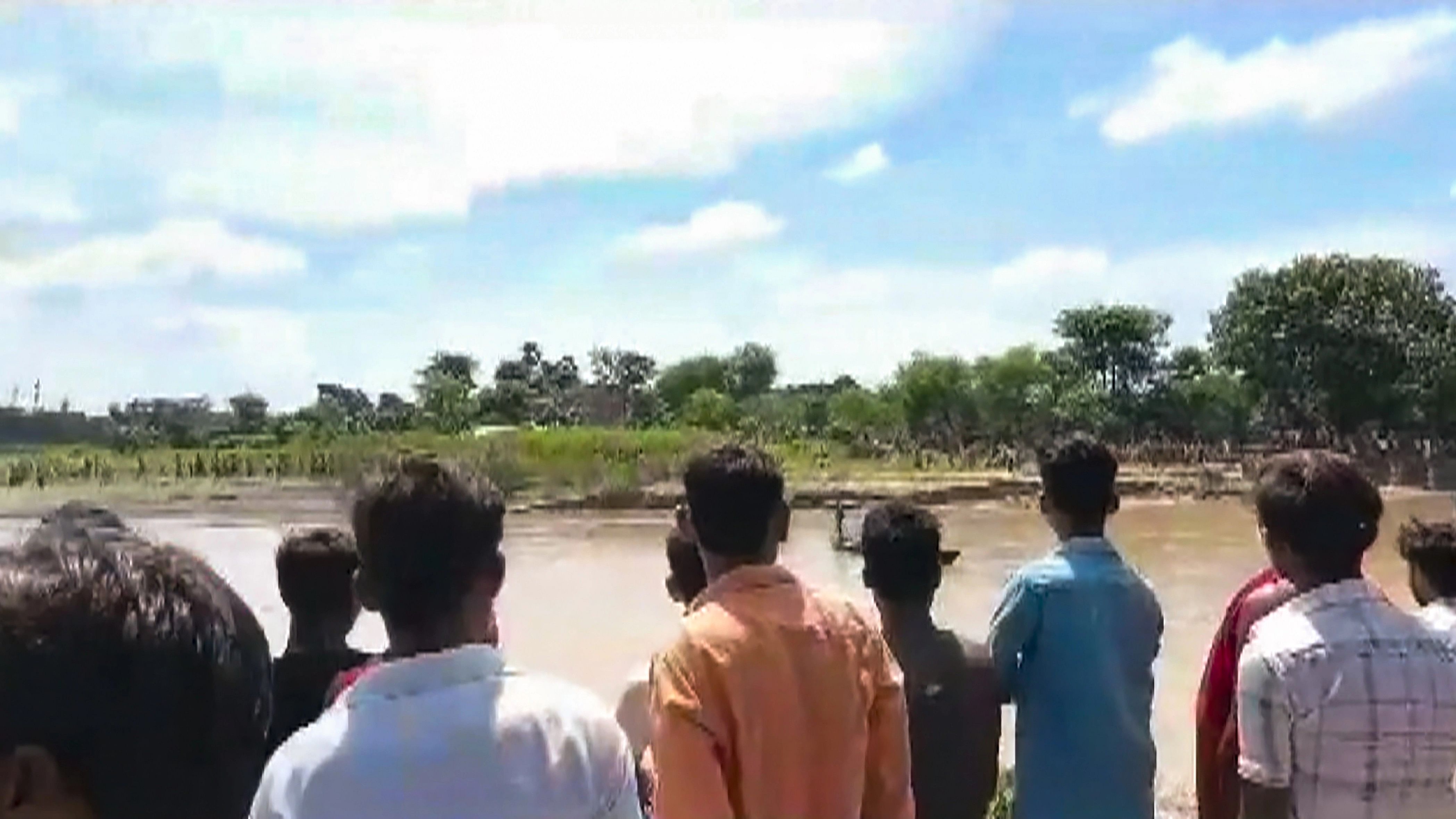 <div class="paragraphs"><p> Locals gather after a boat carrying children capsized, in Muzaffarpur. At least 10 children went missing, according to officials.</p></div>