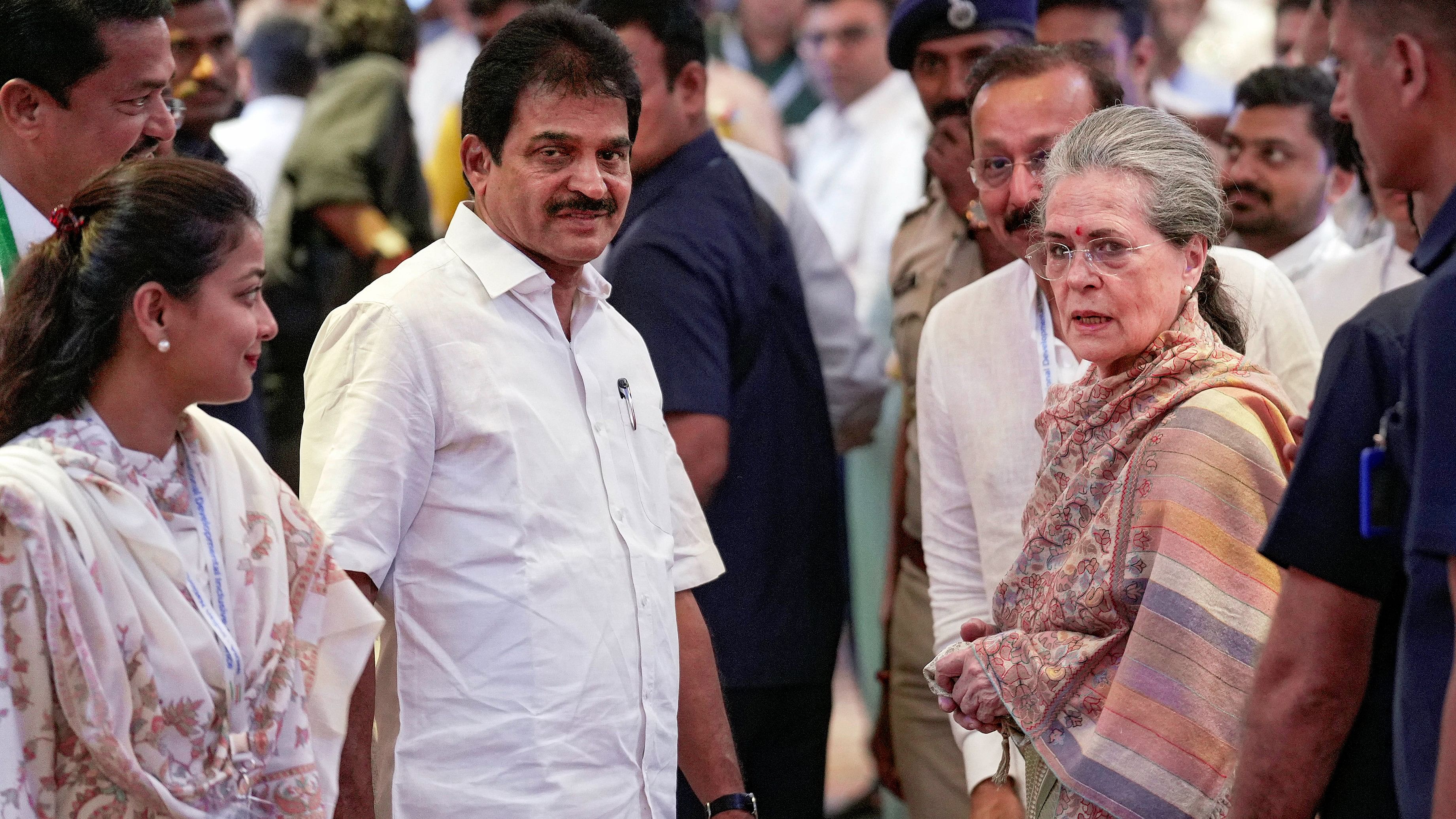 <div class="paragraphs"><p>Congress leaders Sonia Gandhi and KC Venugopal arrive for the I.N.D.I.A alliance meeting, at a hotel in Mumbai.&nbsp;</p></div>