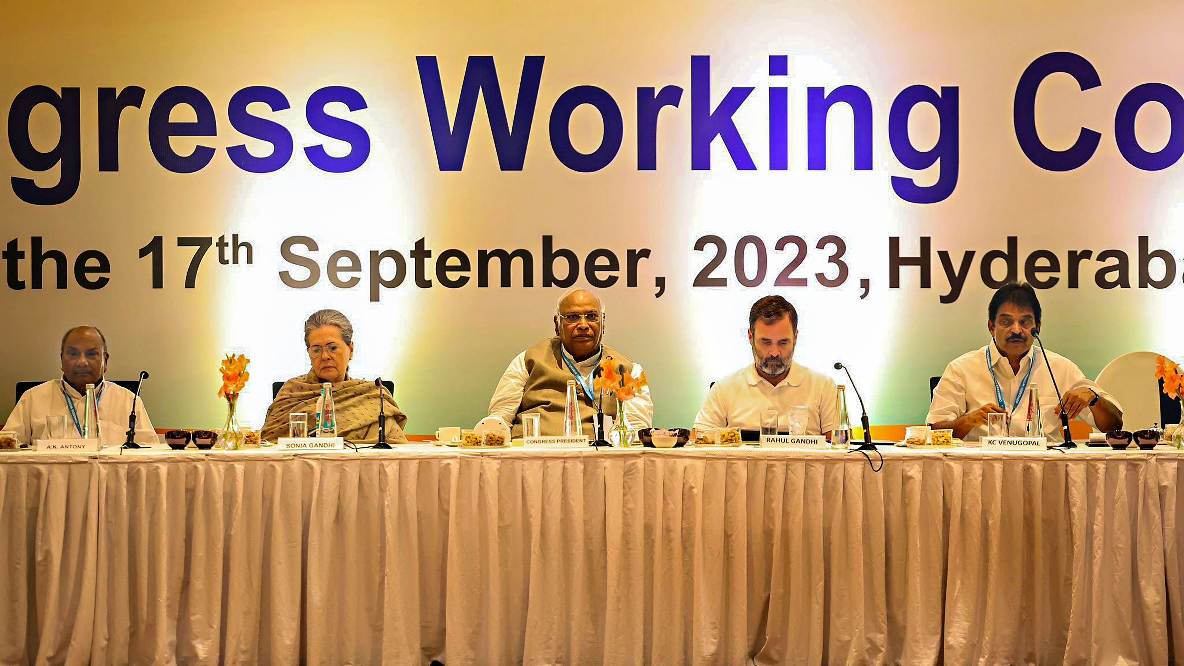 <div class="paragraphs"><p>Congress President Mallikarjun Kharge with Sonia Gandhi, Rahul Gandhi and other senior leaders during the second day of Congress Working Committee (CWC) meeting, in Hyderabad, Sunday, Sept. 17, 2023.</p></div>