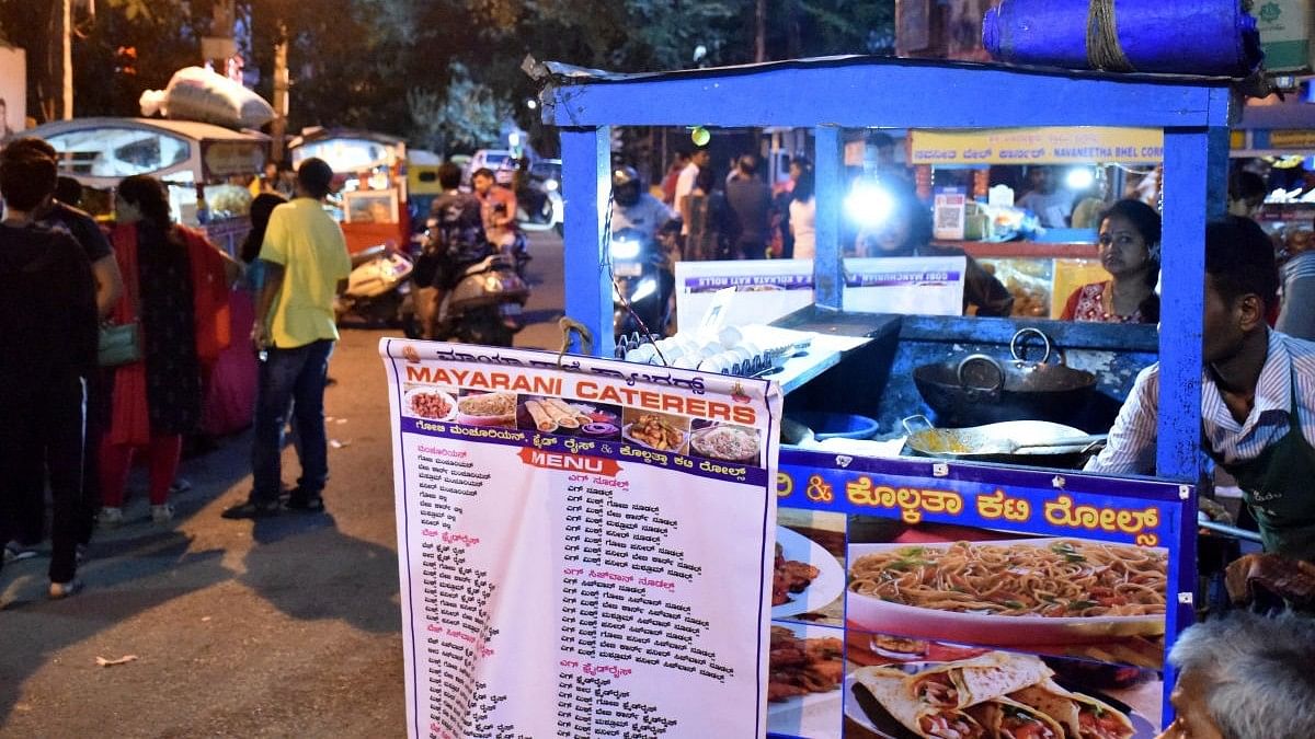 <div class="paragraphs"><p>Representative image of food vendors.</p></div>