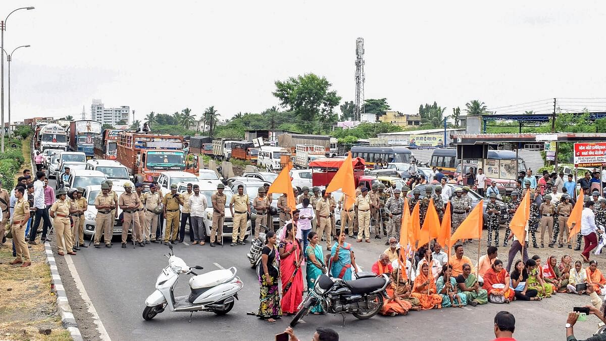 <div class="paragraphs"><p>Sakal Maratha Samaj members stage a 'Rasta Roko' protest on Pune-Solapur Highway against Jalna administration over alleged lathicharge on protestors demanding Maratha reservation, in Solapur, Sunday, Sept 3, 2023.</p></div>