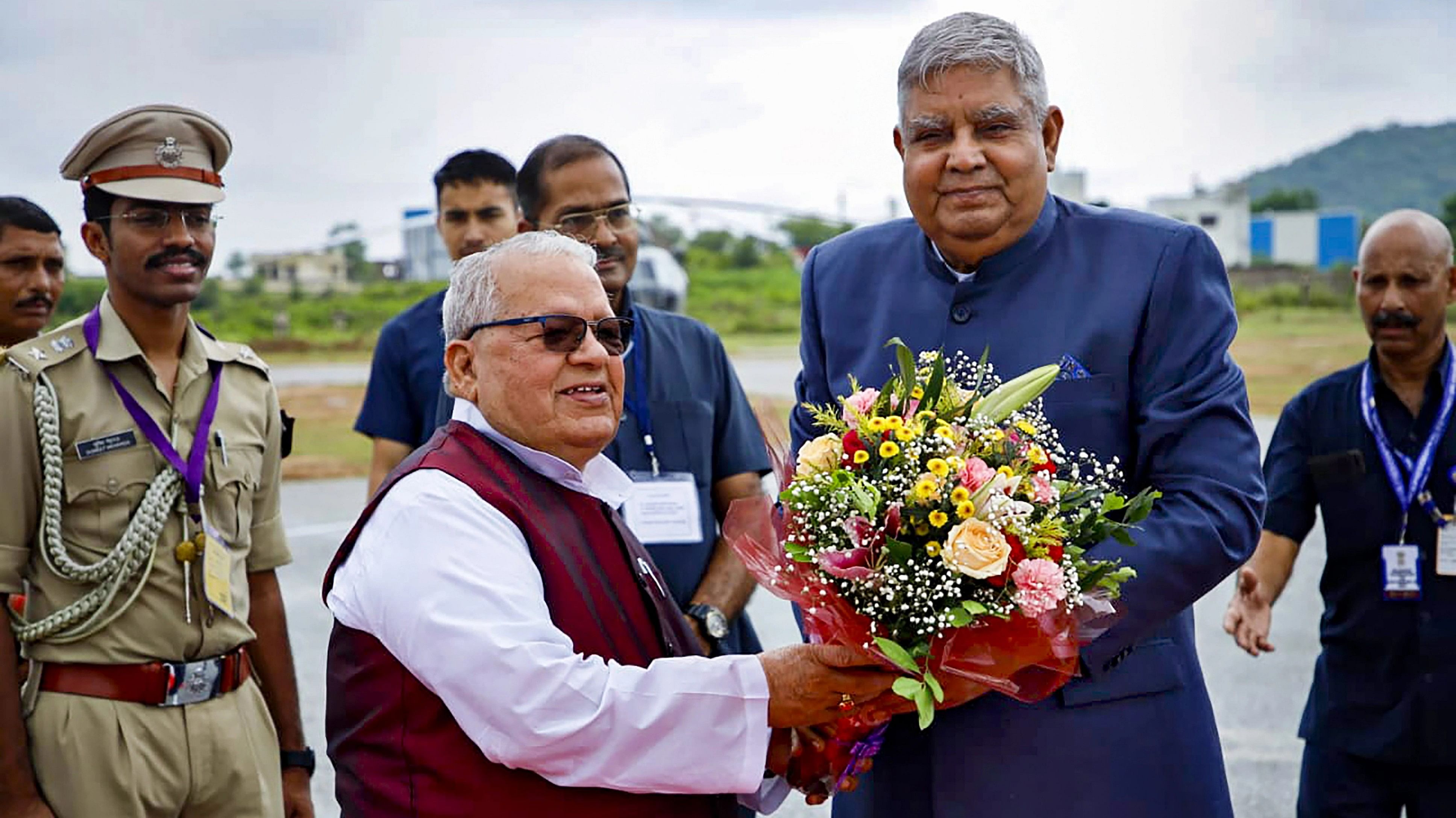 <div class="paragraphs"><p>Vice President Jagdeep Dhankhar  welcomed by Rajasthan Governor Kalraj Mishra.</p></div>