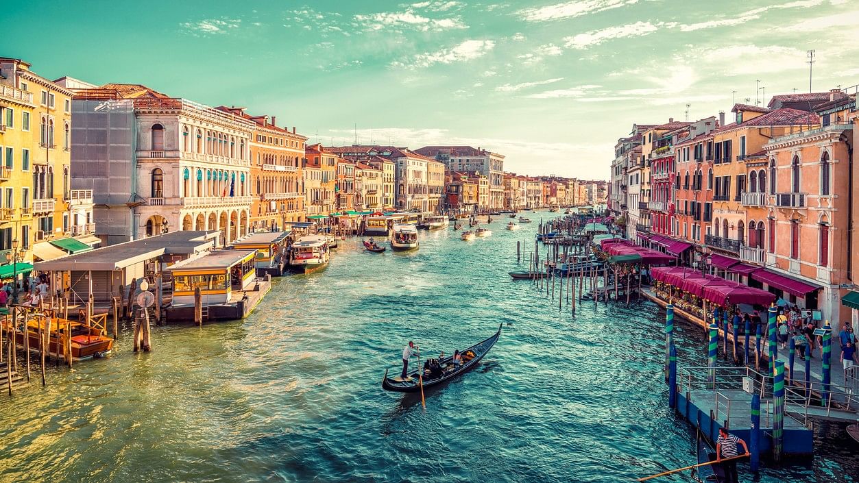 <div class="paragraphs"><p>Venice attracts tourists from all over the globe.</p></div>