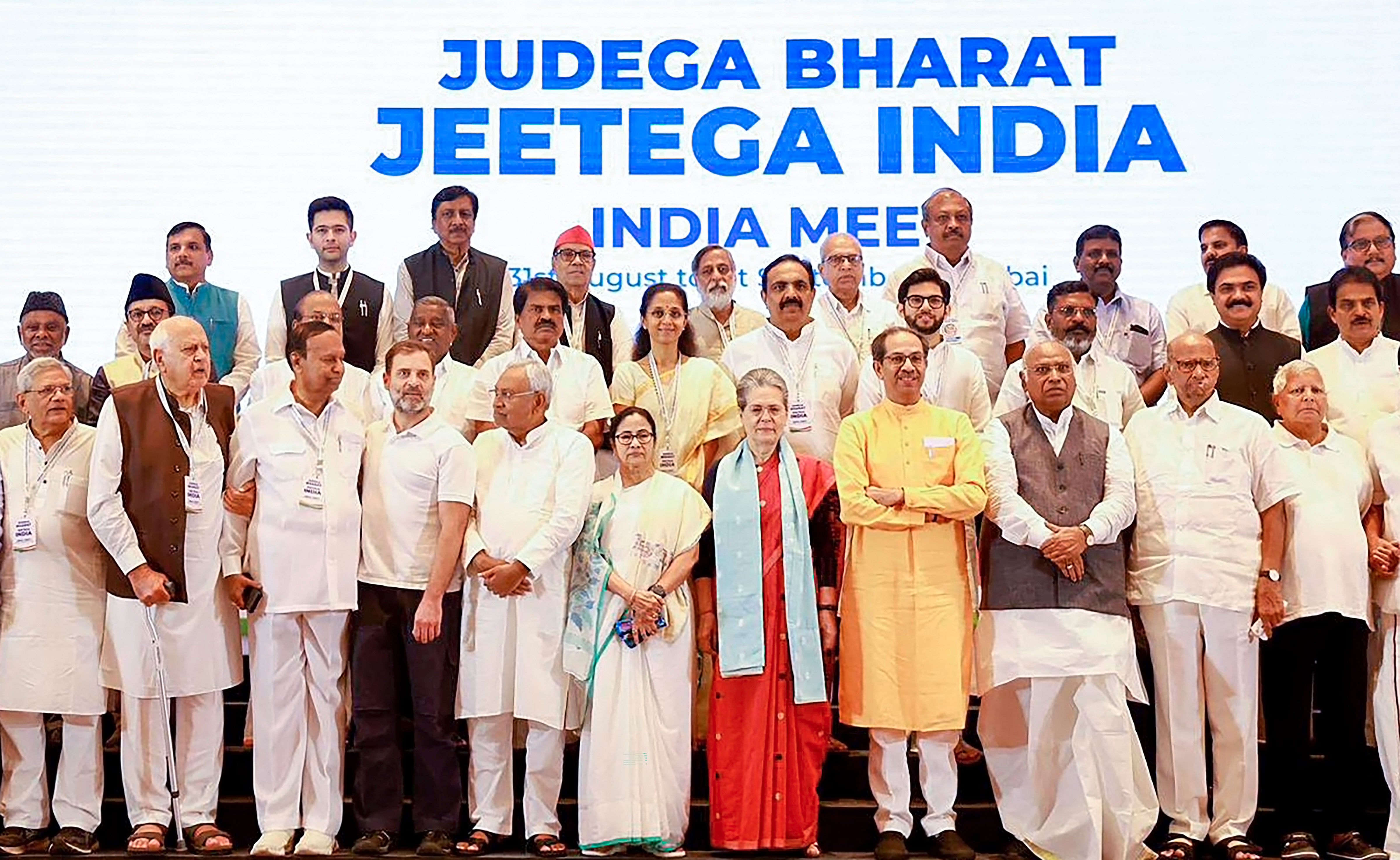 <div class="paragraphs"><p>I.N.D.I.A leaders pose for a group photograph ahead of their meeting, in Mumbai.</p></div>