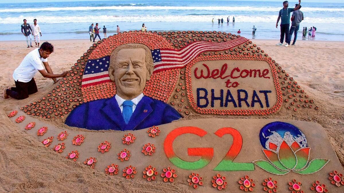 <div class="paragraphs"><p>Sand artist Sudarsan Pattnaik creates a sand sculpture by installing around 2000 'diyas' to welcome US President Joe Biden for G20 Summit, at Puri beach, Odisha.</p></div>