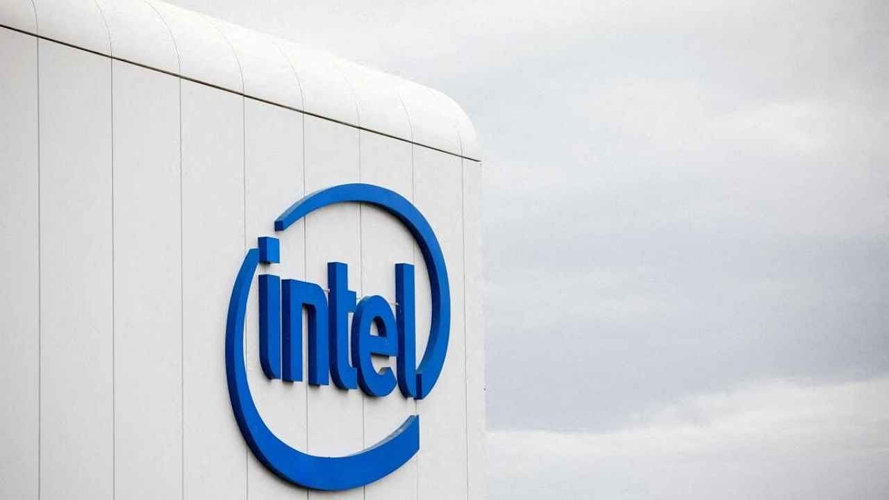 <div class="paragraphs"><p>The Intel logo on a building. </p></div>