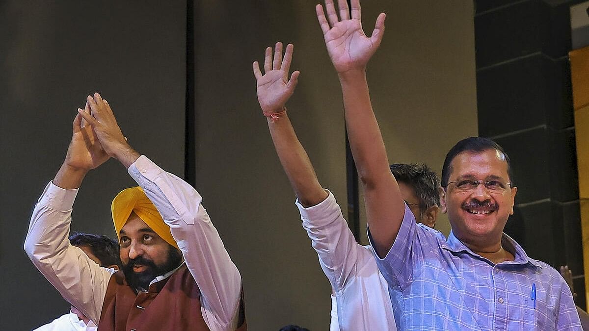 <div class="paragraphs"><p>Delhi and Punjab CMs Arvind Kejriwal and Bhagwant Mann wave at supporters during a public meeting, in Jaipur.&nbsp;</p></div>