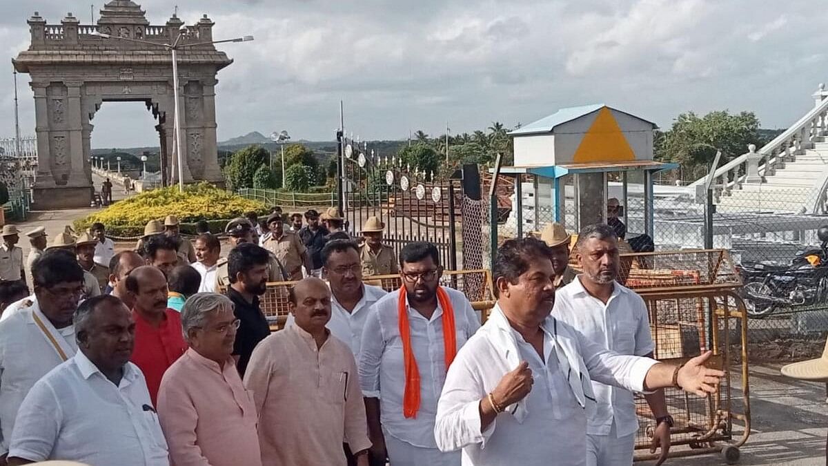 <div class="paragraphs"><p>Former chief minister Basavaraj Bommai, BJP leaders R Ashoka, Govind Karjol, at KRS dam, in Srirangapatna, Mandya district, on Friday.</p></div>