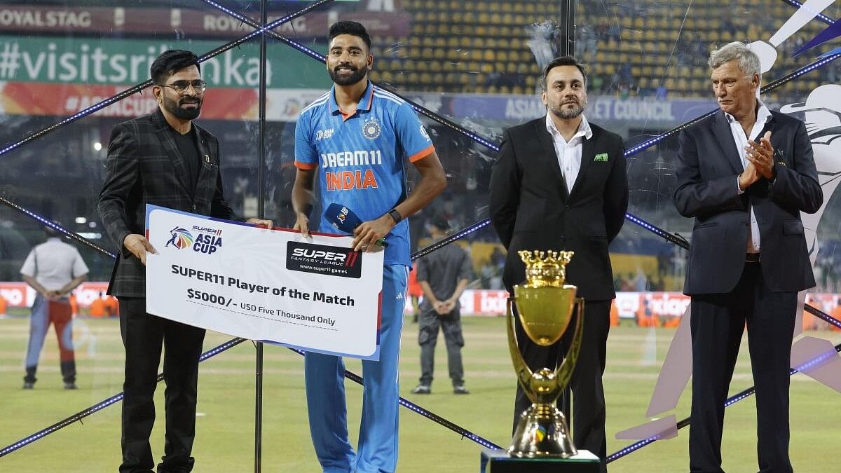 <div class="paragraphs"><p>India's Mohammed Siraj receives SUPER11 player of the match award during the presentation of the Final of the Asia Cup 2023 match between India and Sri Lanka, at the R Premadasa International Cricket Stadium.</p></div>