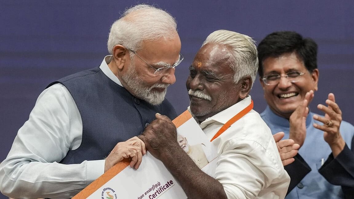 <div class="paragraphs"><p>Prime Minister Narendra Modi with a 'Vishwakarma' during the launch of 'PM Vishwakarma' scheme at India International Convention and Expo Centre (IICC), in New Delhi.</p></div>