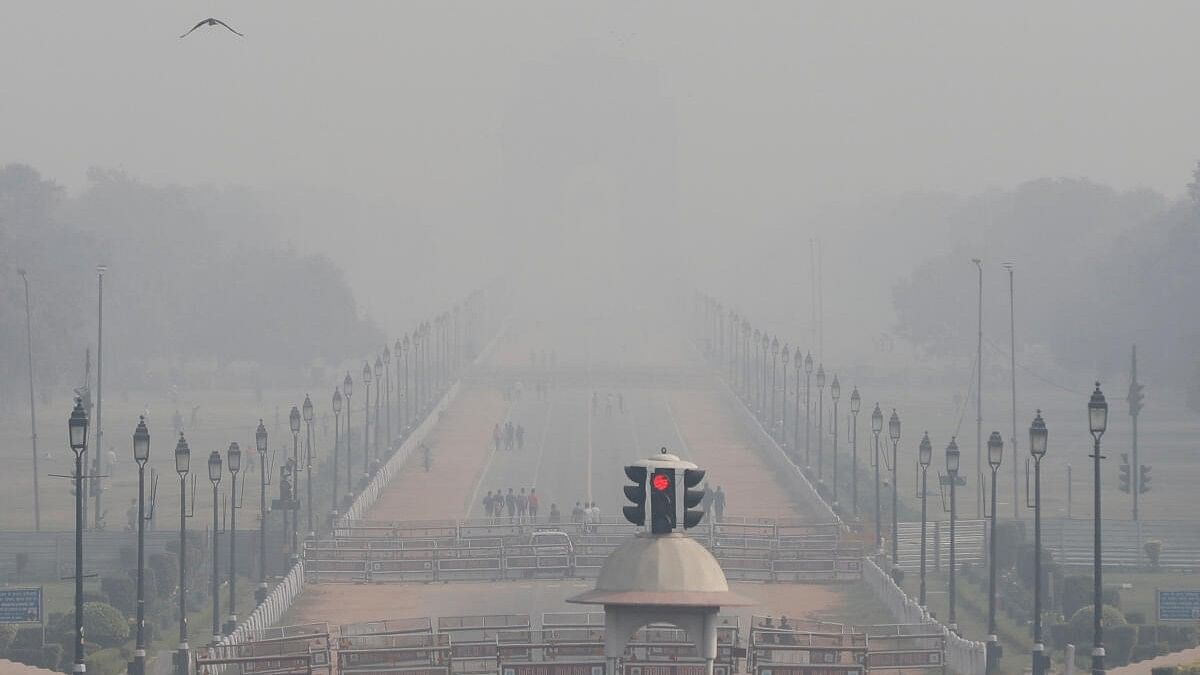 <div class="paragraphs"><p>People walk near India Gate on a smoggy afternoon in New Delhi.</p></div>