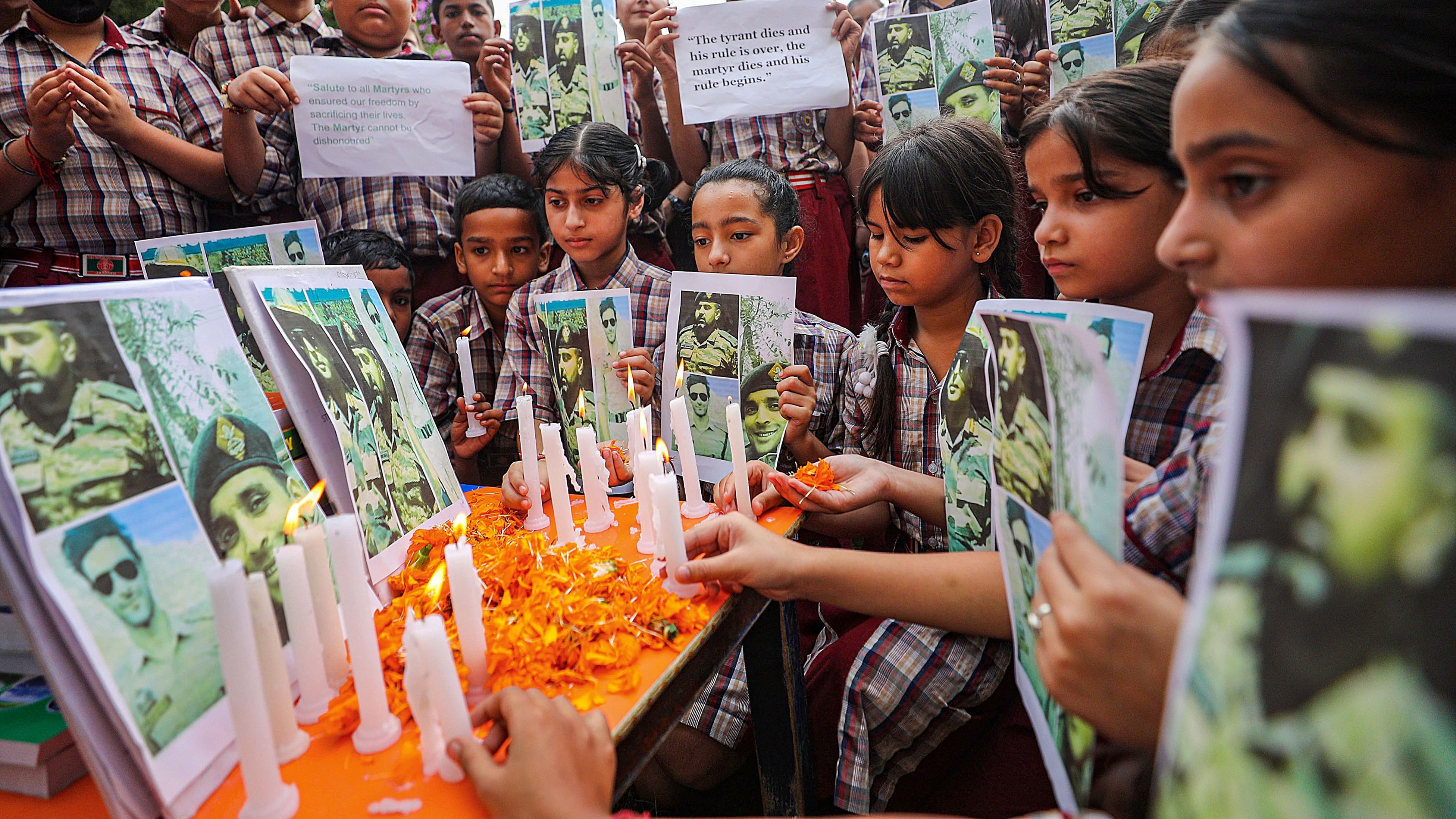 <div class="paragraphs"><p>School students pay tribute to 3 Army men who were killed in a gunfight with terrorists in J&amp;K's Anantnag district, in Jammu.</p></div>