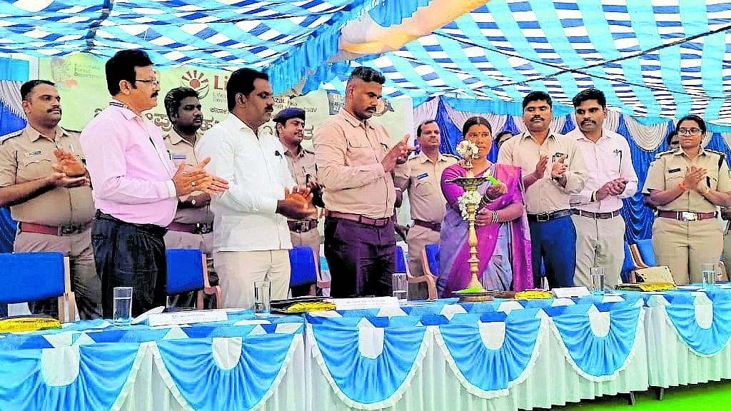Grama Panchayat president Roopa inaugurates Frontline Staff Day programme, organised by Bandipur Forest department at Melukamanahalli, Gundlupet taluk, on Wednesday. Bandipur Project director P Ramesh Kumar is seen. DH Photo