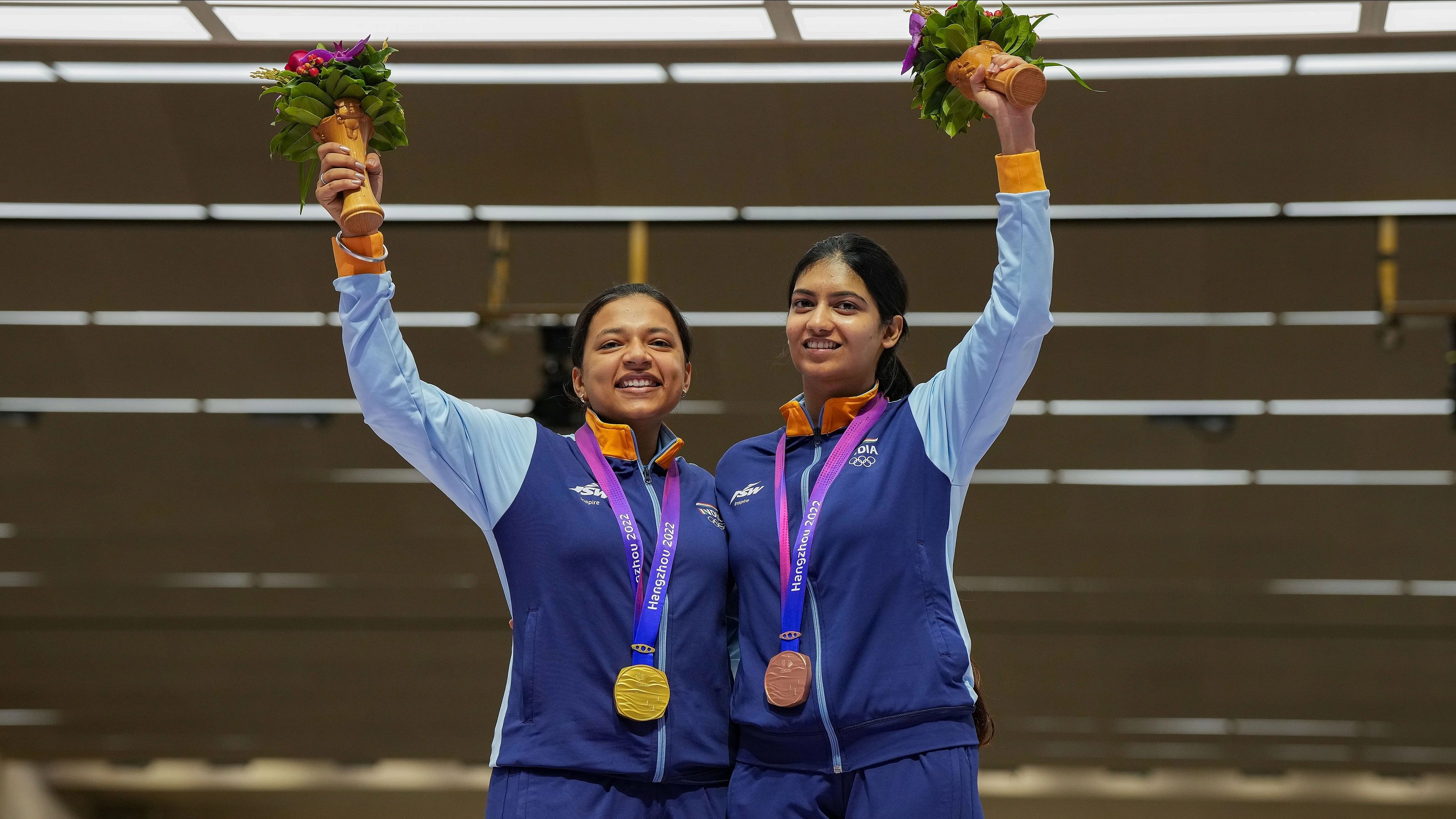 <div class="paragraphs"><p> Gold medallist Indian shooter Sift Kaur Samra and bronze medallist compatriot Ashi Chouksey.</p></div>