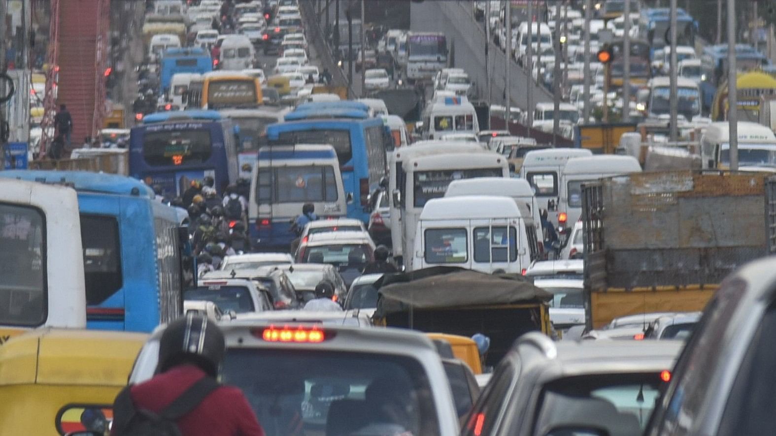 <div class="paragraphs"><p>Heavy Traffic is seen in Outer Ring road, Marathahalli in Bengaluru on Tuesday. </p></div>