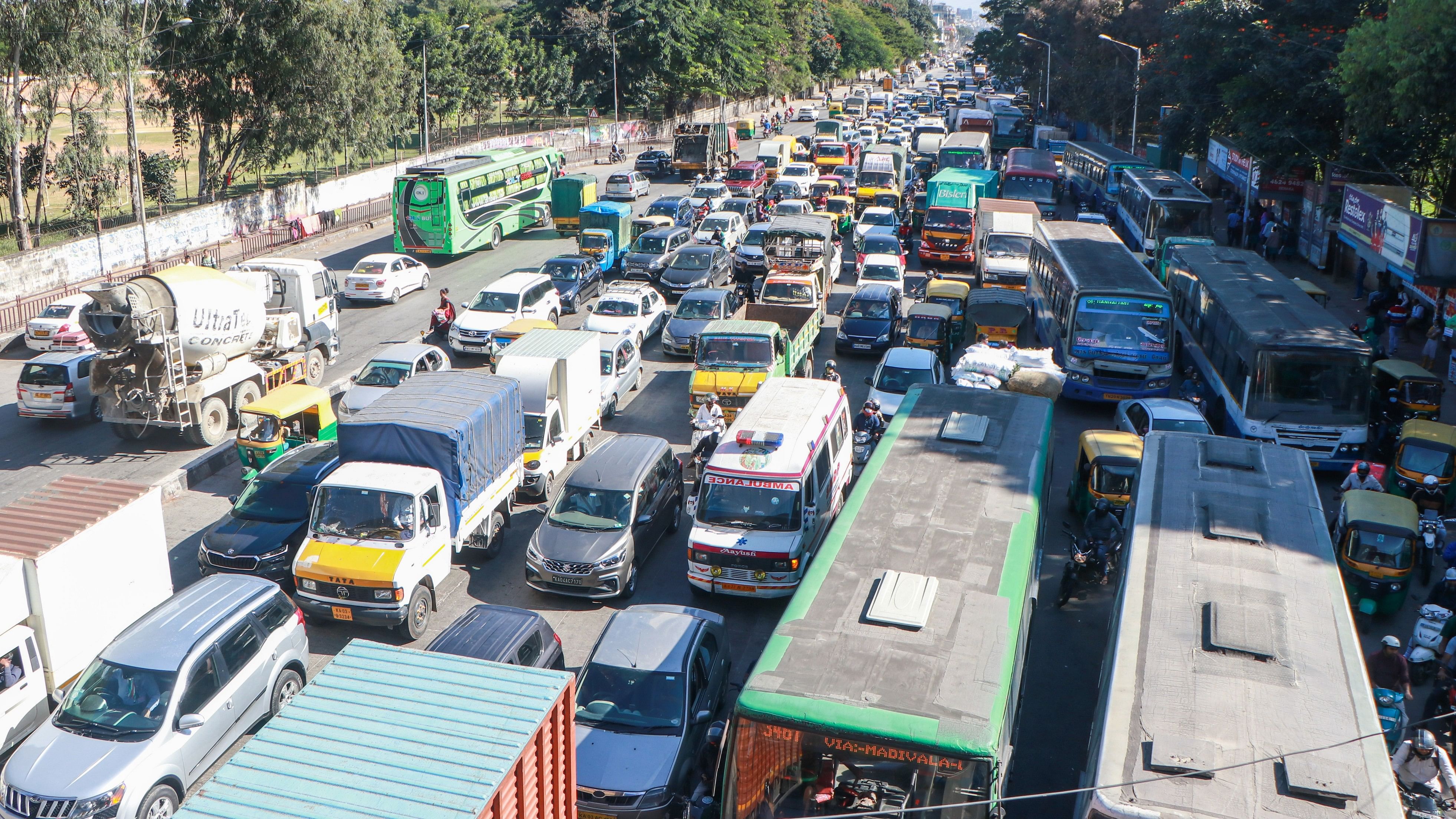 <div class="paragraphs"><p>Hosur Road is one of the nine high-density traffic corridors, which the report has&nbsp;identified for implementing congestion tax. </p></div>