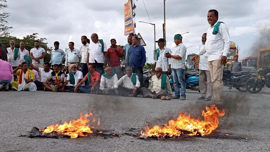 <div class="paragraphs"><p>The agitators torched tyres at Kuvempu Circle and stopped the vehicles to vent their ire.Sangha torched tyres to&nbsp;</p></div>