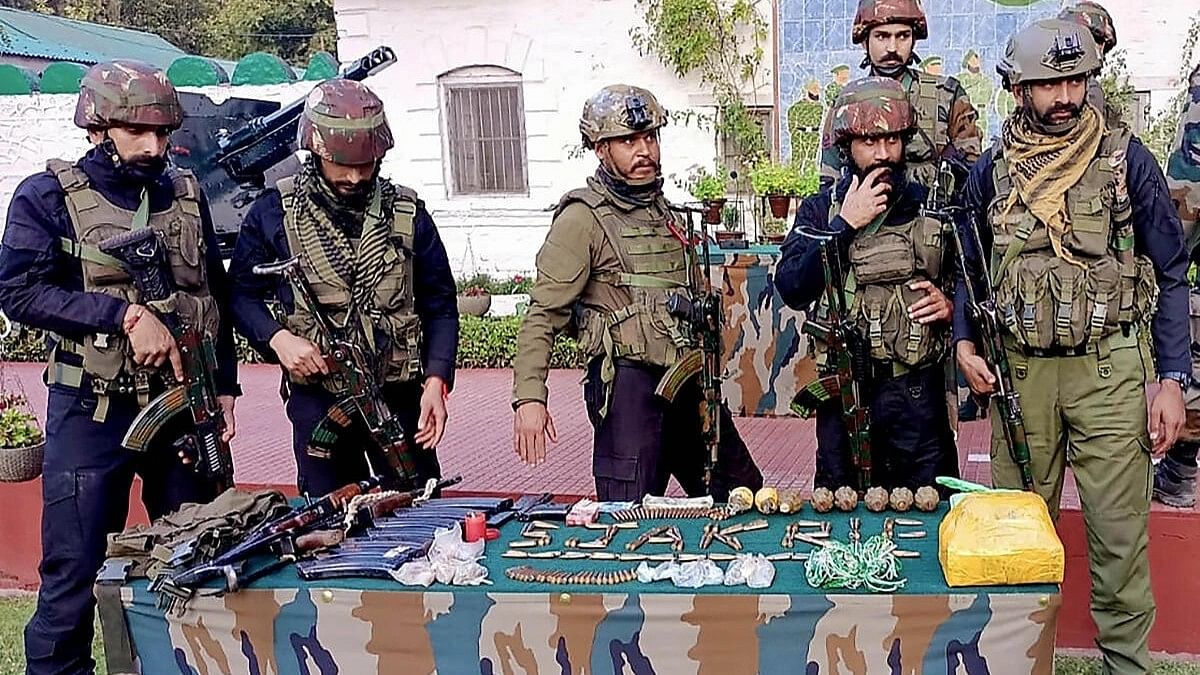 <div class="paragraphs"><p>Brigadier PMS Dhillon, Commander 161 Brigade and other Army officials display arms and ammunition recovered from two killed militants at a press conferencein, in Hatlanga area of Uri.&nbsp;</p></div>