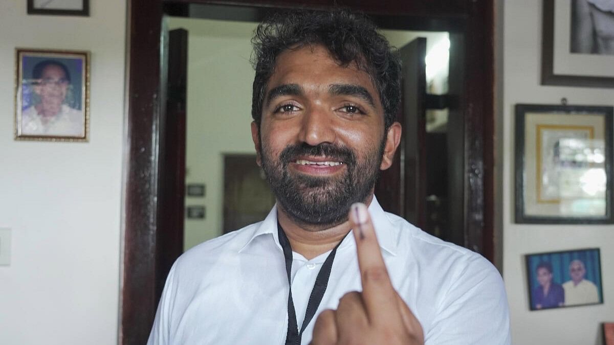 <div class="paragraphs"><p>Oomen Chandy's son Chandy Oommen after casting his vote in the&nbsp;Puthuppally bypoll.</p></div>
