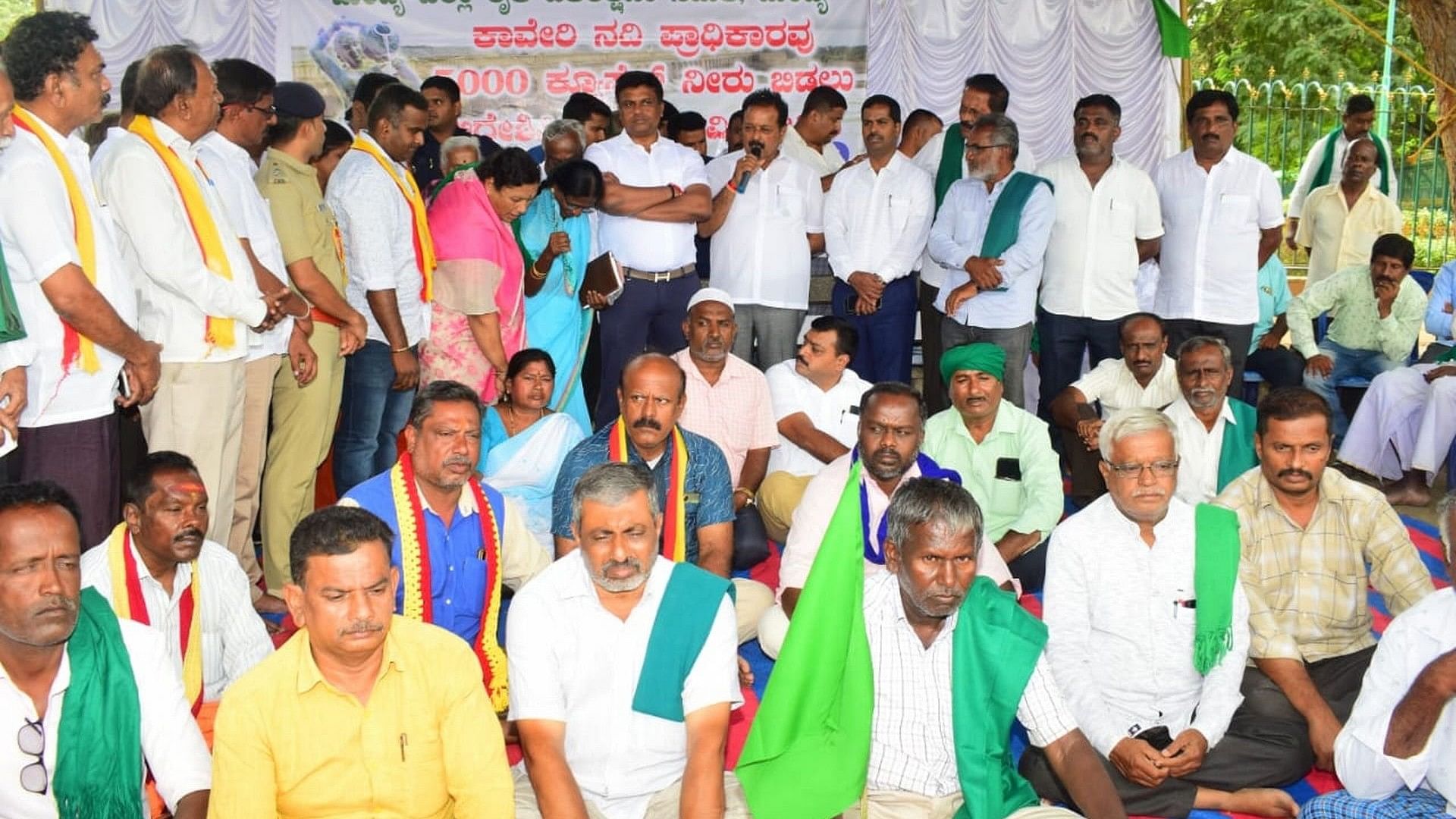 <div class="paragraphs"><p>Agriculture Minister N Chaluvarayaswamy visits the place where members of Raitha Hitarakshana Samiti are staging a protest in Mandya on Tuesday. </p></div>