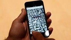 <div class="paragraphs"><p>A member of the media uses the map function of iPhone.</p></div>