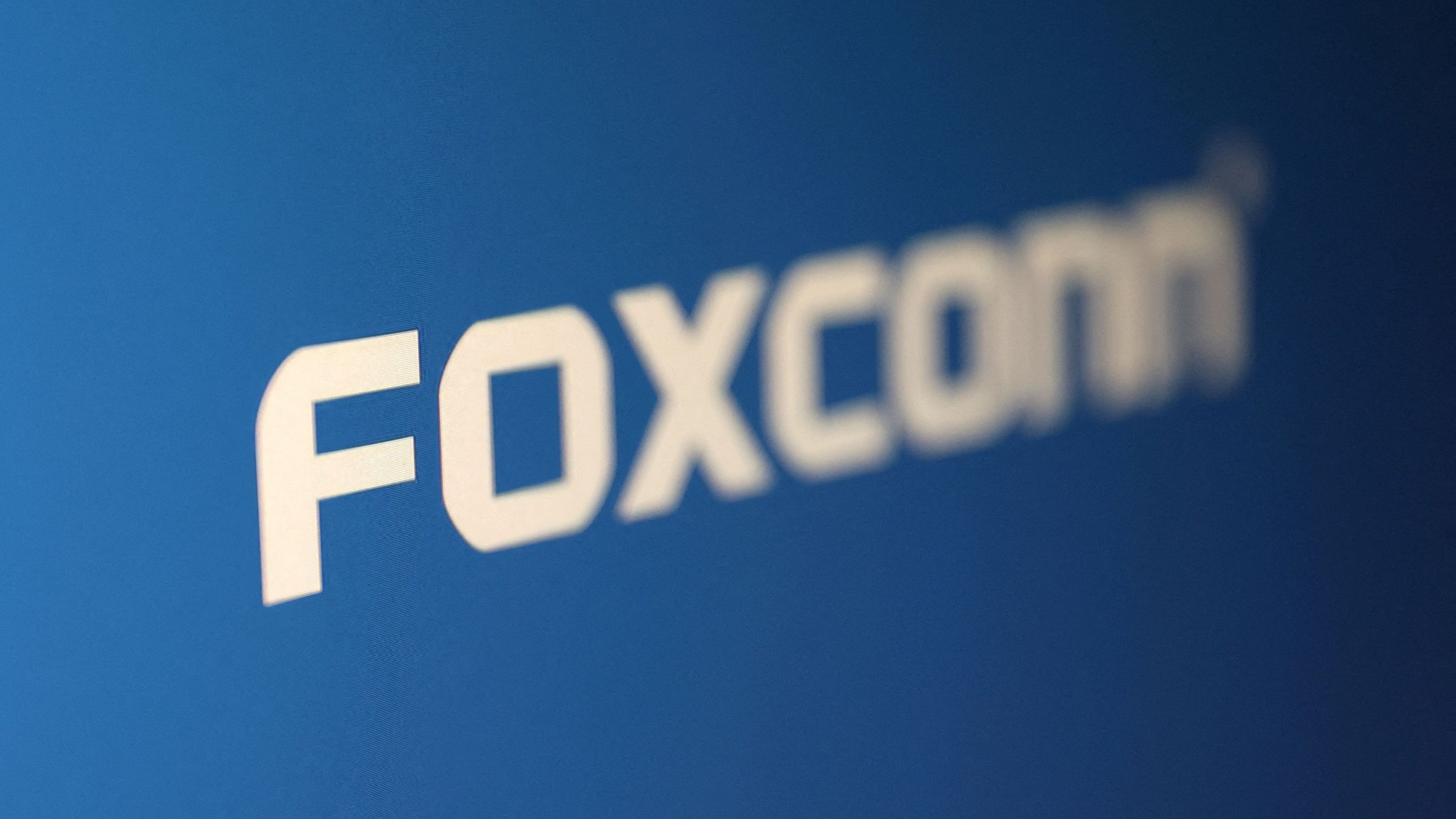 <div class="paragraphs"><p>Foxconn logo.</p></div>