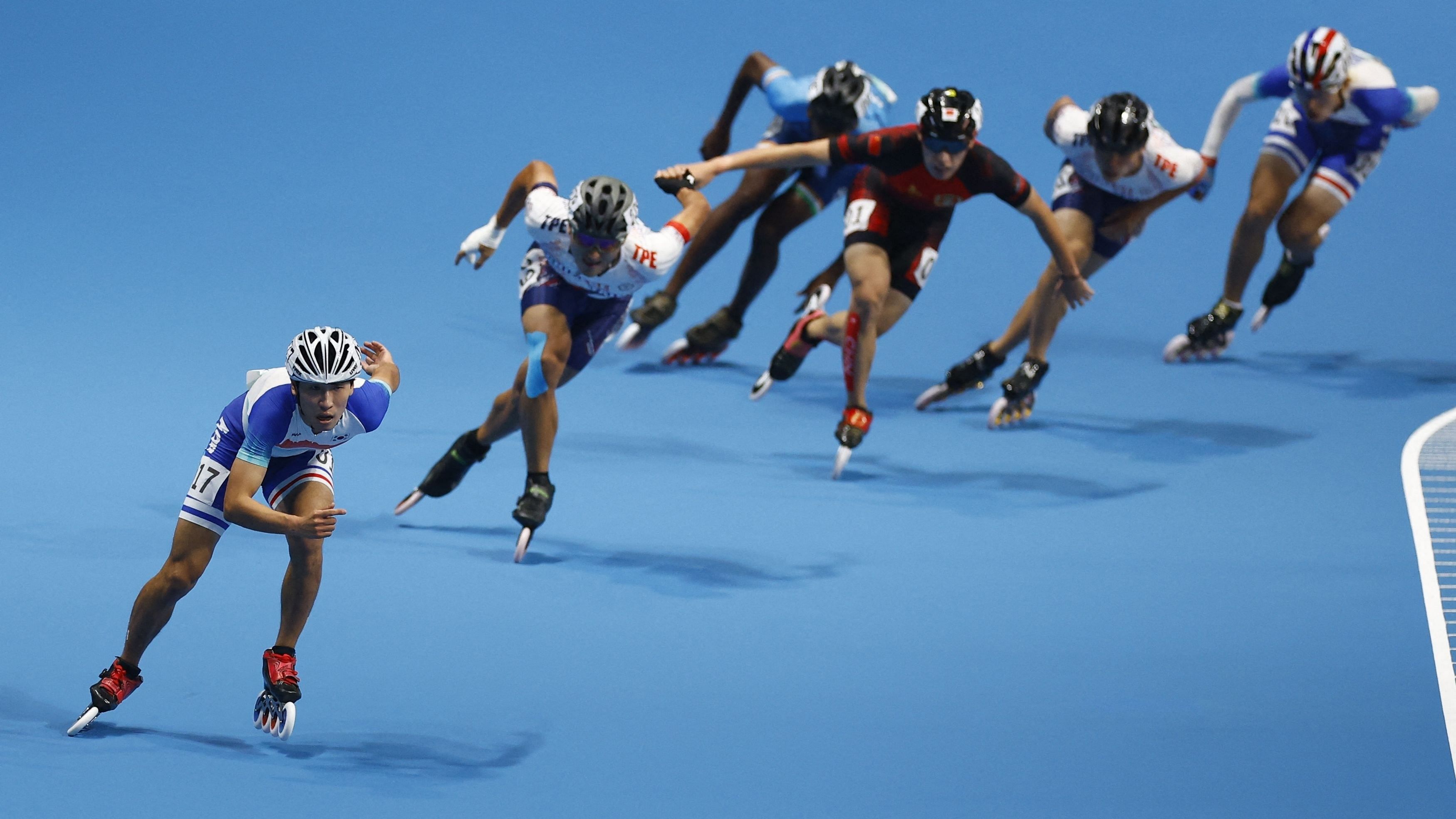 <div class="paragraphs"><p>Men's Speed Skating 10000m Point-Elimination Race Final.</p></div>