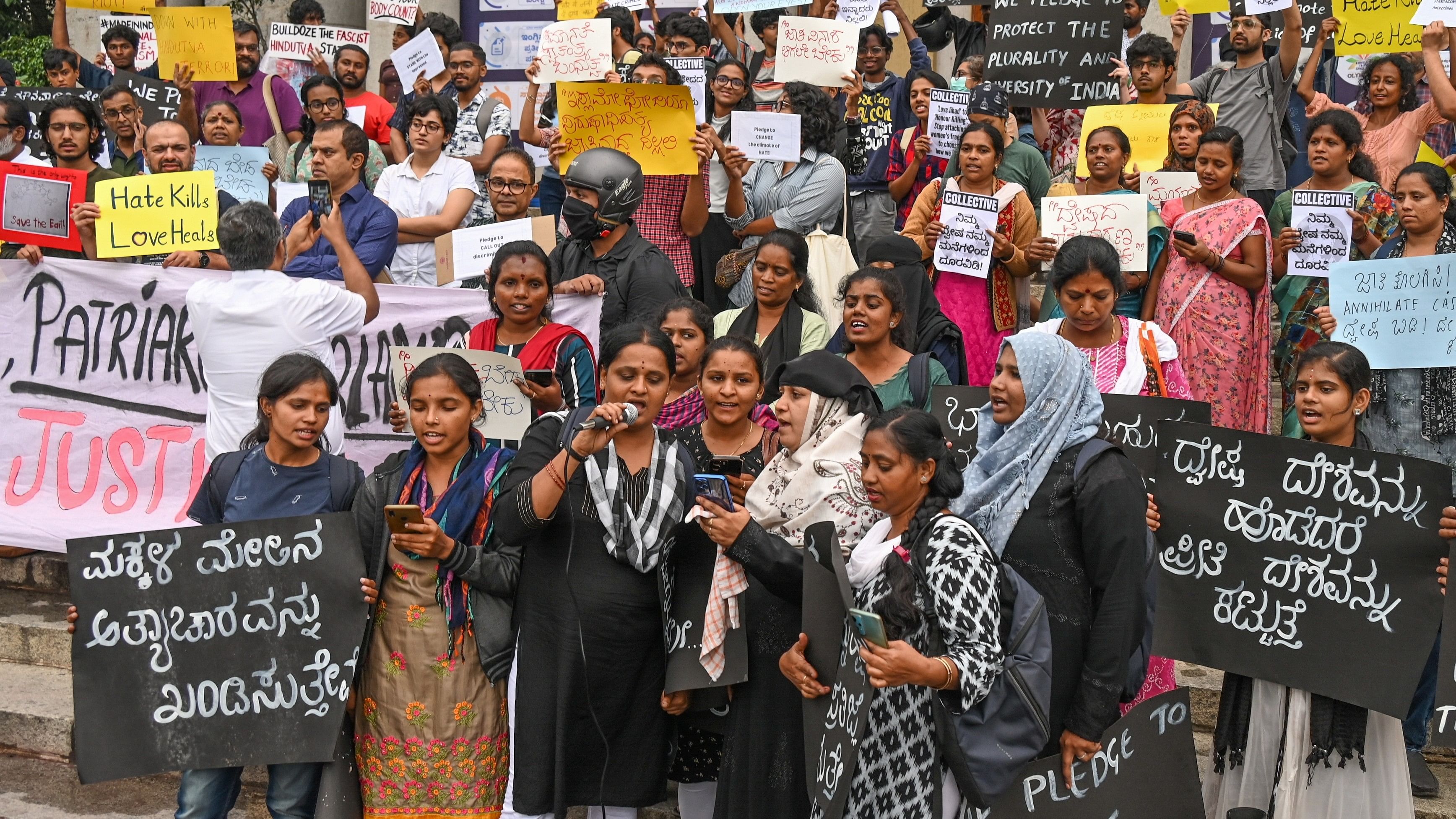 <div class="paragraphs"><p>Members of various organisations urge the government to put an end to hate crimes during a gathering at Town Hall in Bengaluru on Saturday.&nbsp;</p></div>