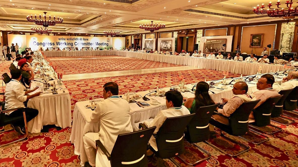 <div class="paragraphs"><p>Congress party leaders during Congress Working Committee Meeting, in Hyderabad, Saturday.</p></div>