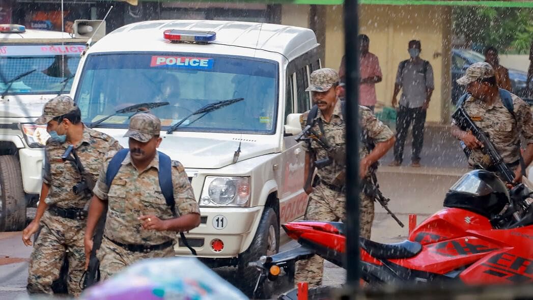 <div class="paragraphs"><p>Shahrukh Saifi, accused in the Kerala train attack, is escorted by police personnel during a visit to a medical college for check-up, in Kozhikode, Friday, April 7, 2023.</p></div>