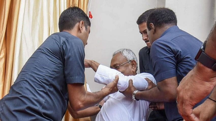 <div class="paragraphs"><p>Bihar Chief Minister Nitish Kumar being assisted after he lost his balance during the inauguration of the renovated Wheeler Senate House of Patna University.</p></div>