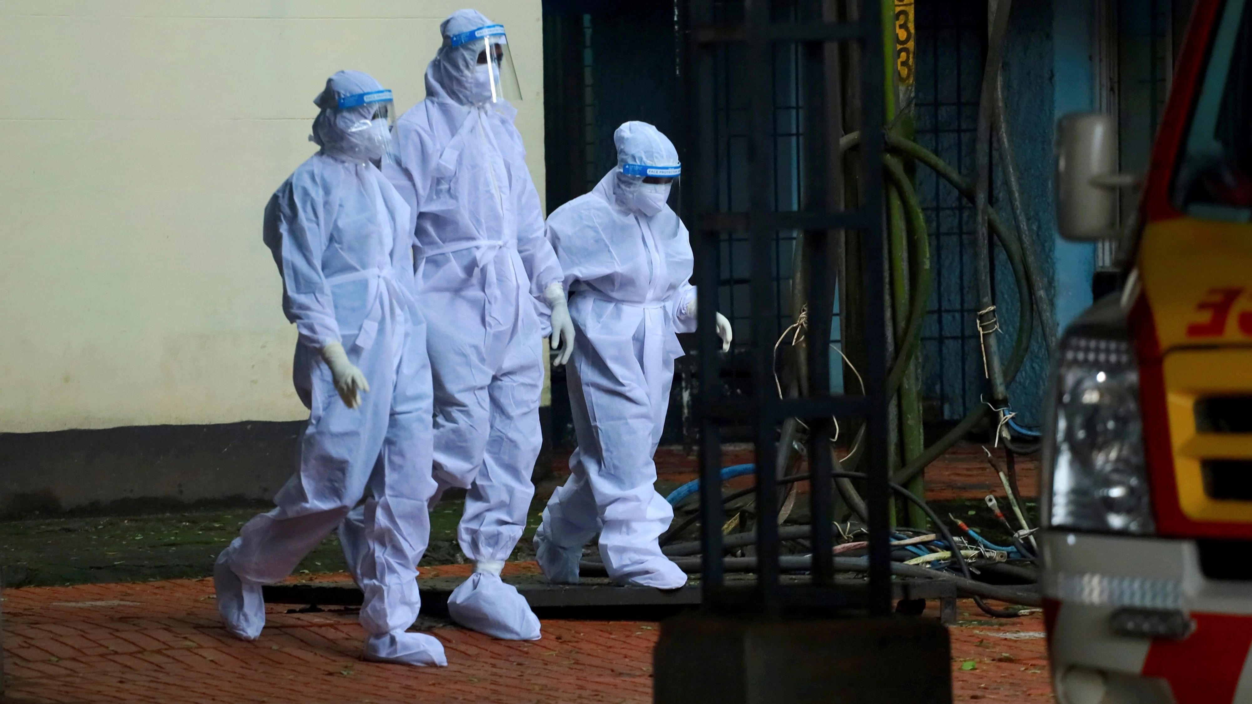 <div class="paragraphs"><p>Health workers in PPE kits at a 'Nipah' virus isolation ward, at a medical college in Kozhikode, Sunday, Sept. 17, 2023. </p></div>