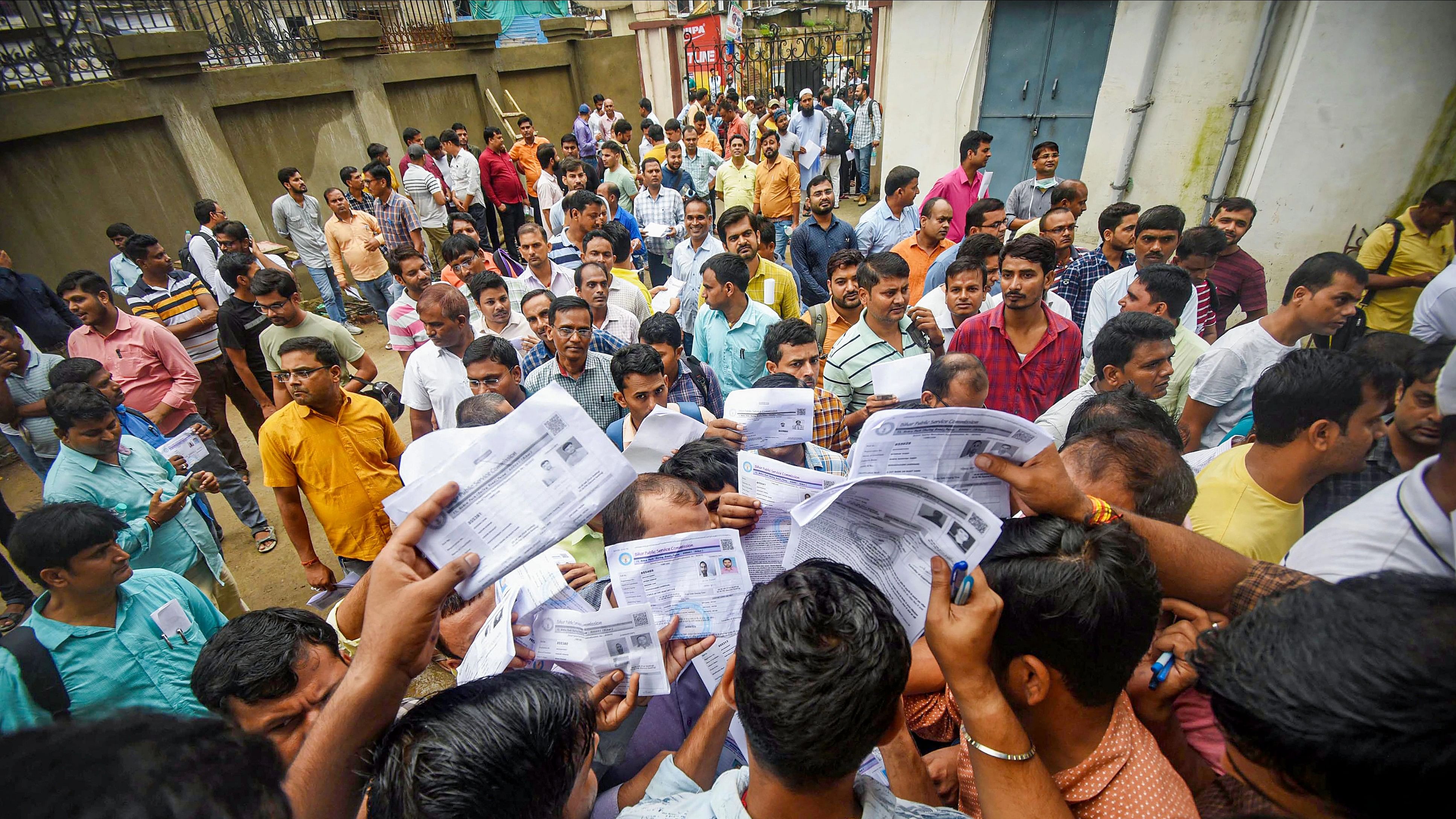 <div class="paragraphs"><p>Aspirants at an examination centre to appear for the Bihar Public Service Commission Teacher Recruitment exam 2023.</p></div>