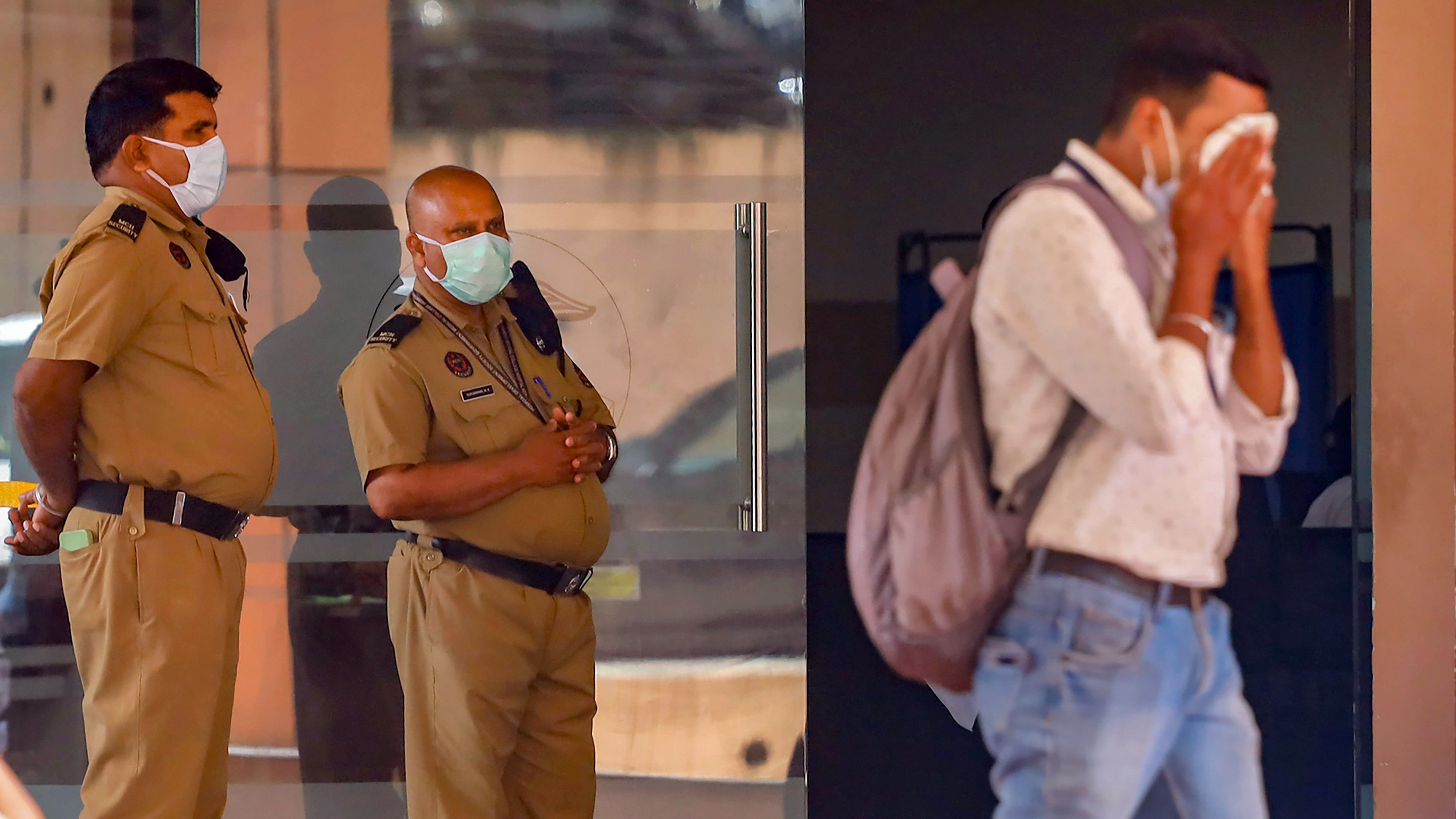 <div class="paragraphs"><p>Security personnel keep a vigil at a medical college after the Nipah virus alert, in Kozhikode, Tuesday, Sept. 12, 2023. Two deaths reported from Kerala's Kozhikode district were caused by Nipah virus, Union Health Minister Mansukh Mandaviya said on Tuesday.</p></div>