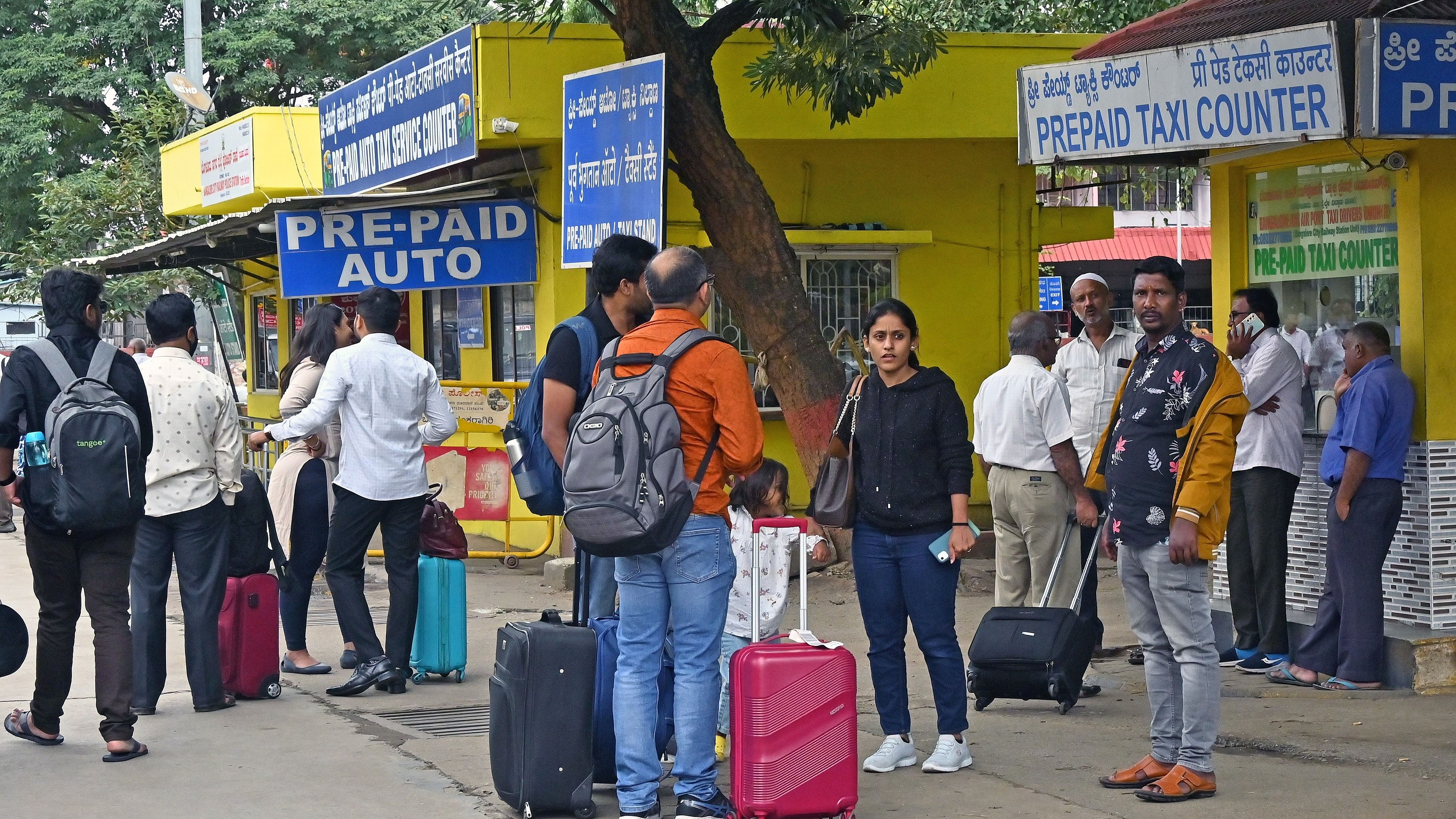 <div class="paragraphs"><p>Travellers stranded at the KSR railway station due to the private transport strike in Bengaluru on Monday.&nbsp;</p></div>