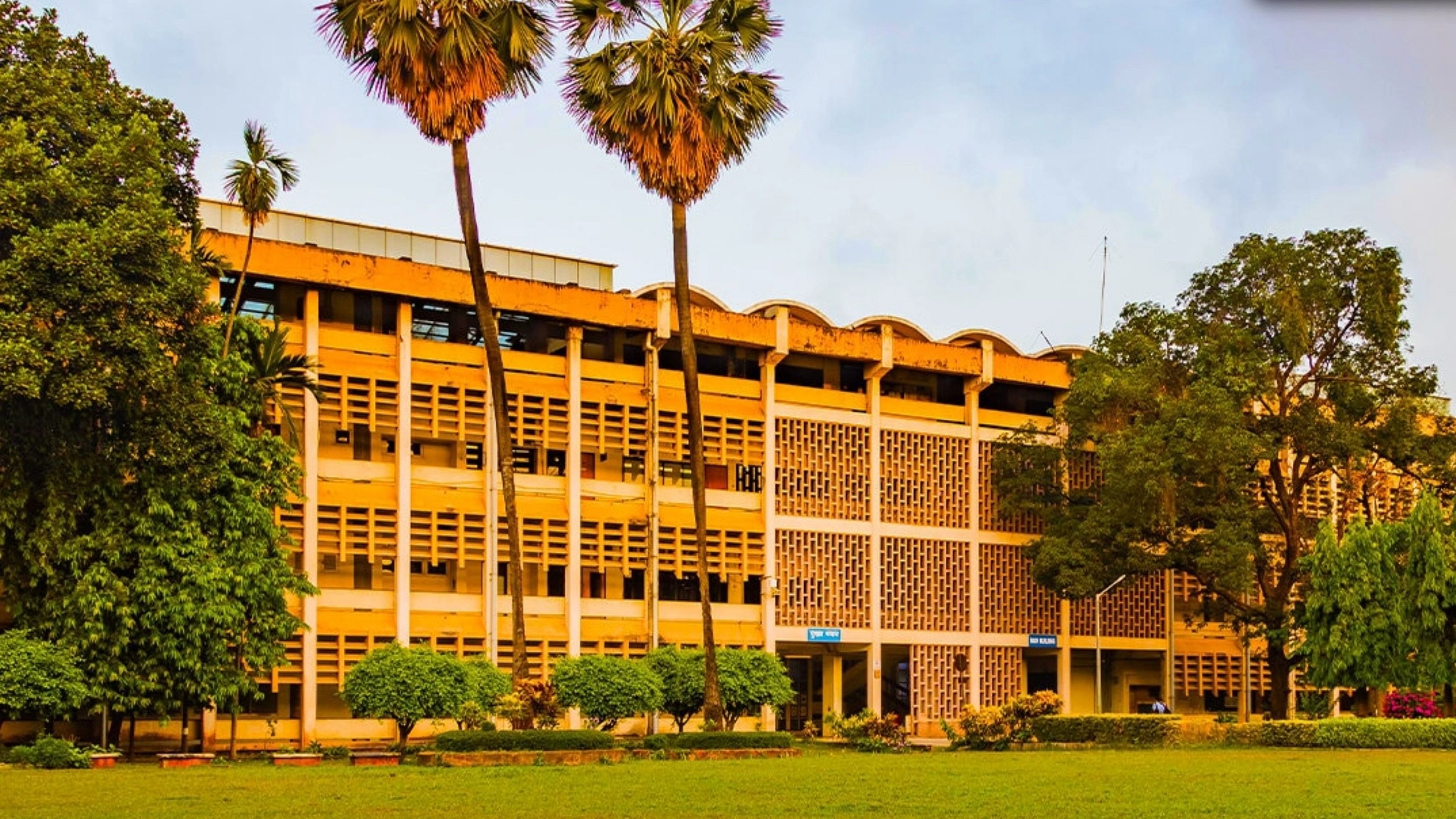 <div class="paragraphs"><p>The Nandan Nilekani Main Building in the IIT-Bombay campus. </p></div>