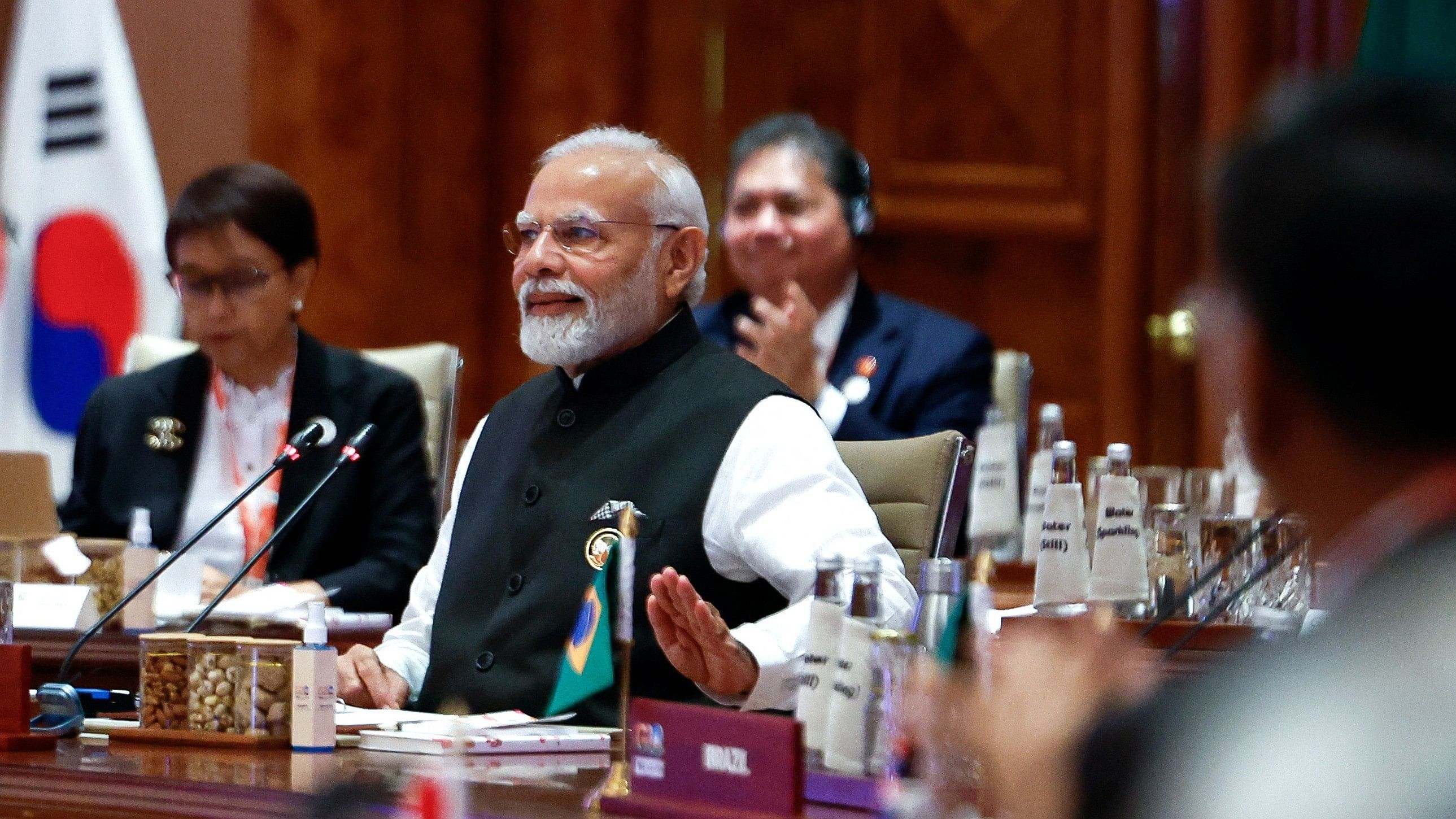 <div class="paragraphs"><p>PM Narendra Modi claps the table as he announces the consensus on the G20 Leaders Summit Declaration.</p></div>