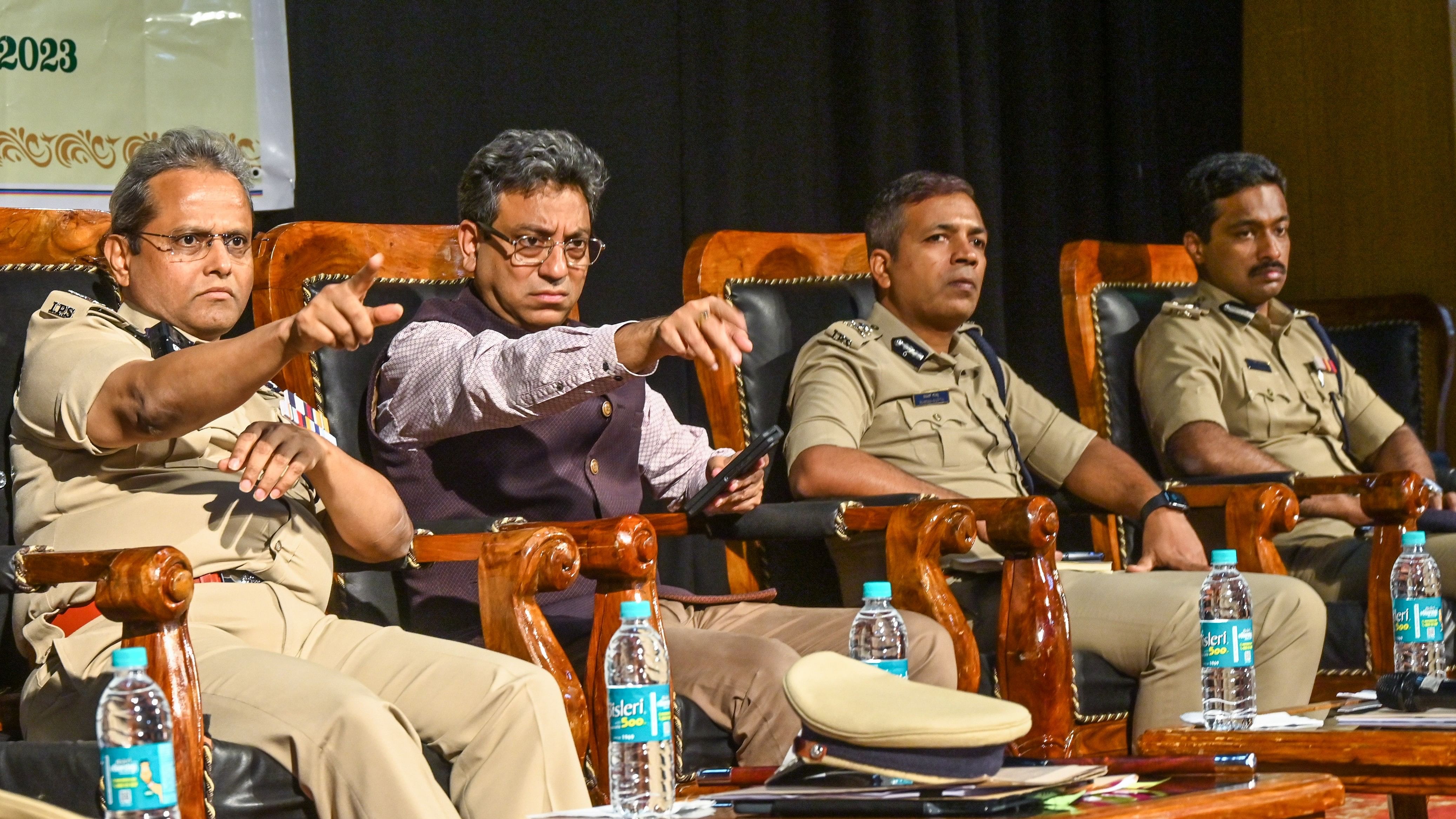 <div class="paragraphs"><p>City police commissioner B Dayananda, BBMP chief Tushar Girinath and other officers during the meeting on Thursday. </p></div>