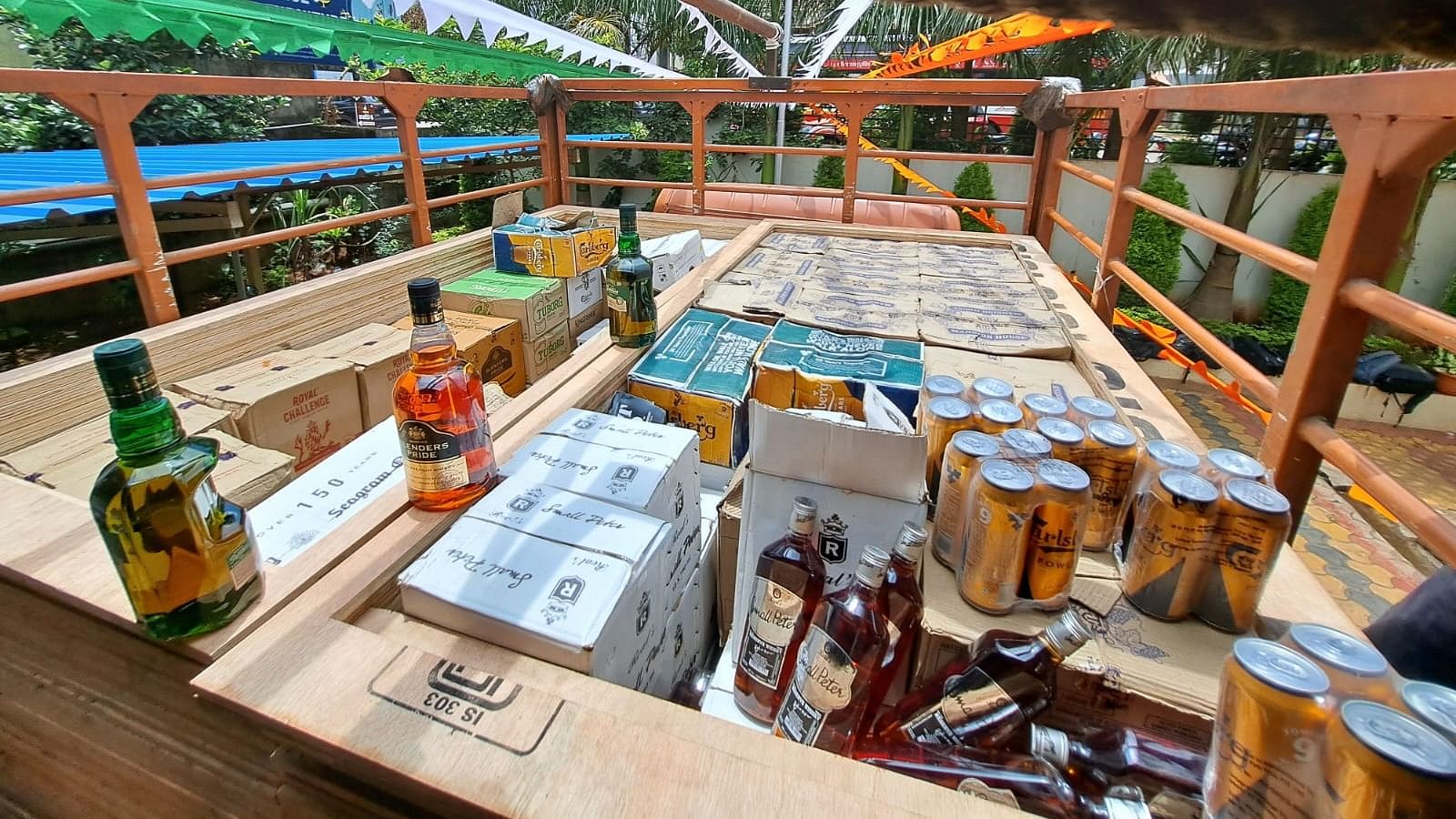 <div class="paragraphs"><p>Huge quantity of liquor concealed in plywood sheets being transported from Goa was seized  near Suvarna Vidhan Soudha in Belagavi on Saturday.</p></div>