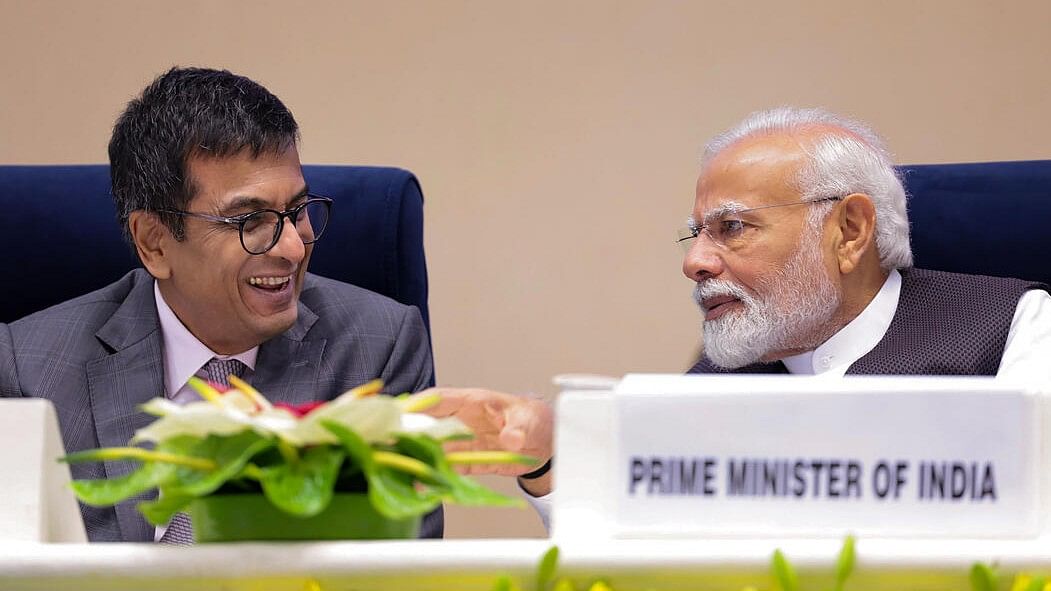 <div class="paragraphs"><p>Prime Minister Narendra Modi with the Chief Justice of India D Y Chandrachud.</p></div>