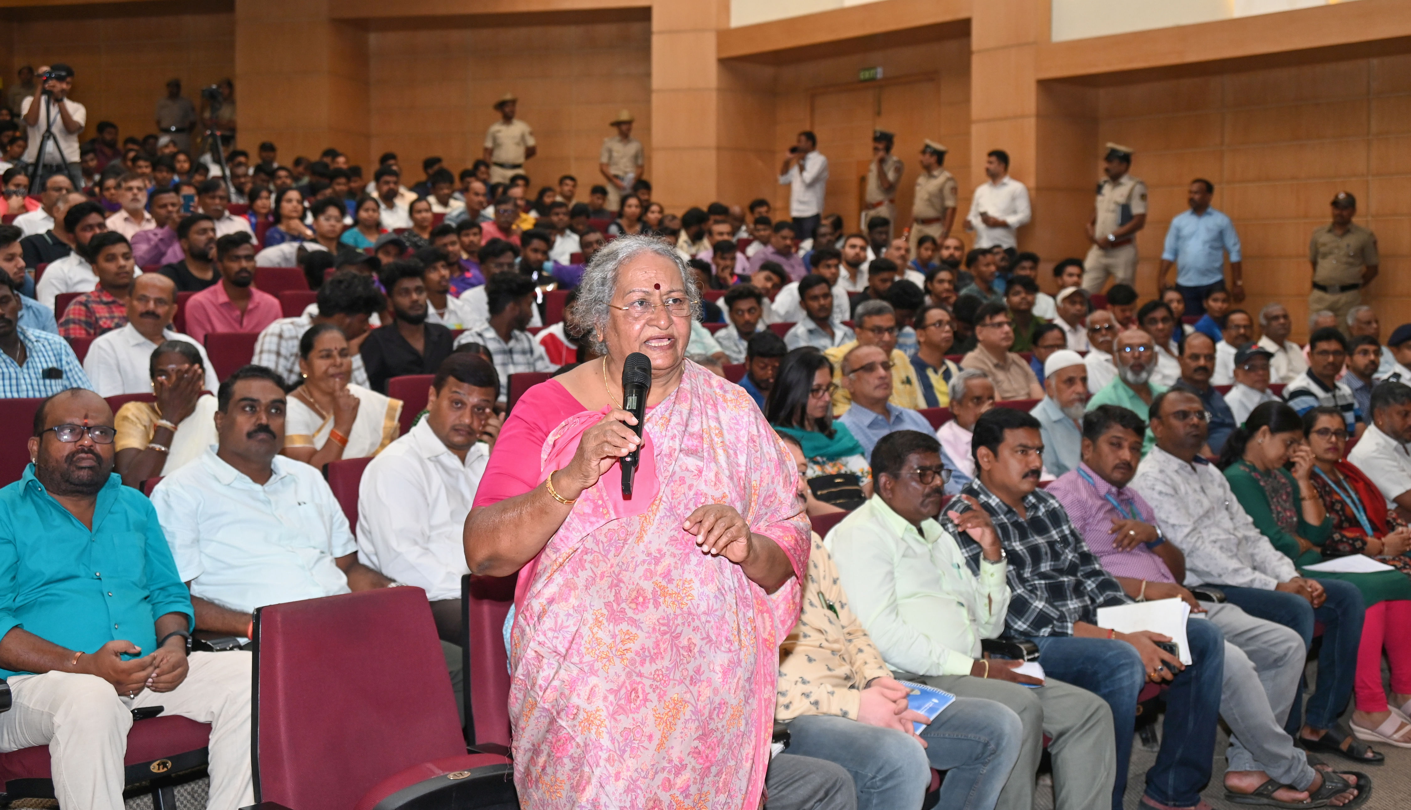 <div class="paragraphs"><p>Citizens participate in Masika Janasamparka Divasa in Bengaluru on Saturday. </p></div>