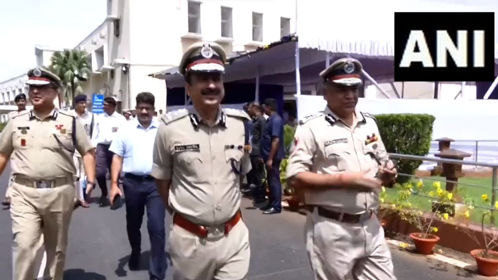 <div class="paragraphs"><p>Screengrab from video showing Odisha DGP Sunil Kumar Bansal reviewing security arrangements ahead of the Monsoon Session of the Odisha State Assembly.</p></div>